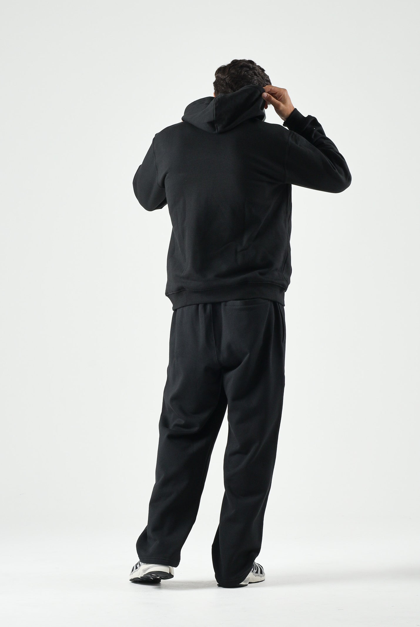 ADIDAS ORIGINALS Felpa con cappuccio Trefoil Essentials Loose nera da uomo JV6056 . ADIDAS ORIGINALS