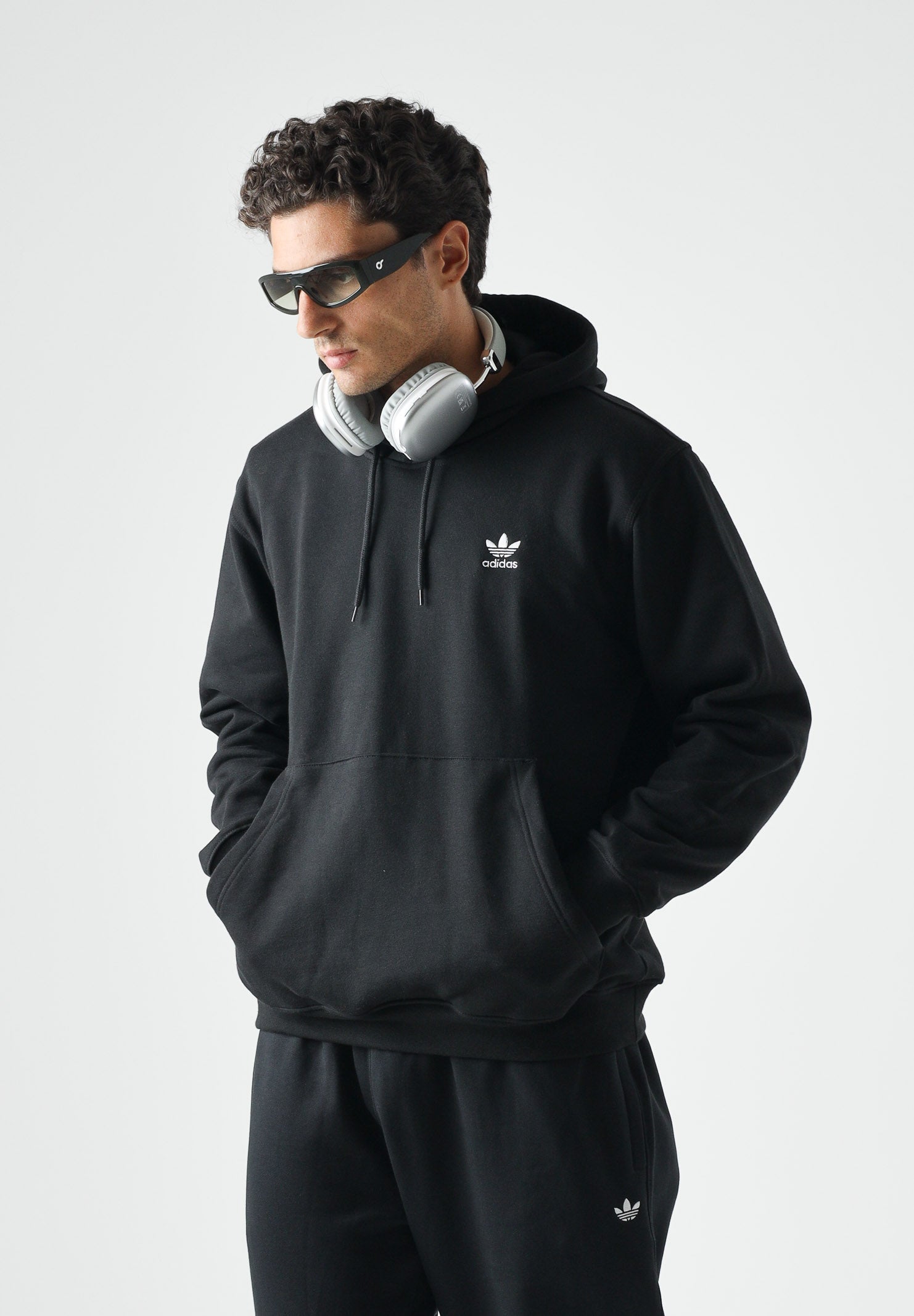 ADIDAS ORIGINALS Felpa con cappuccio Trefoil Essentials Loose nera da uomo JV6056 . ADIDAS ORIGINALS