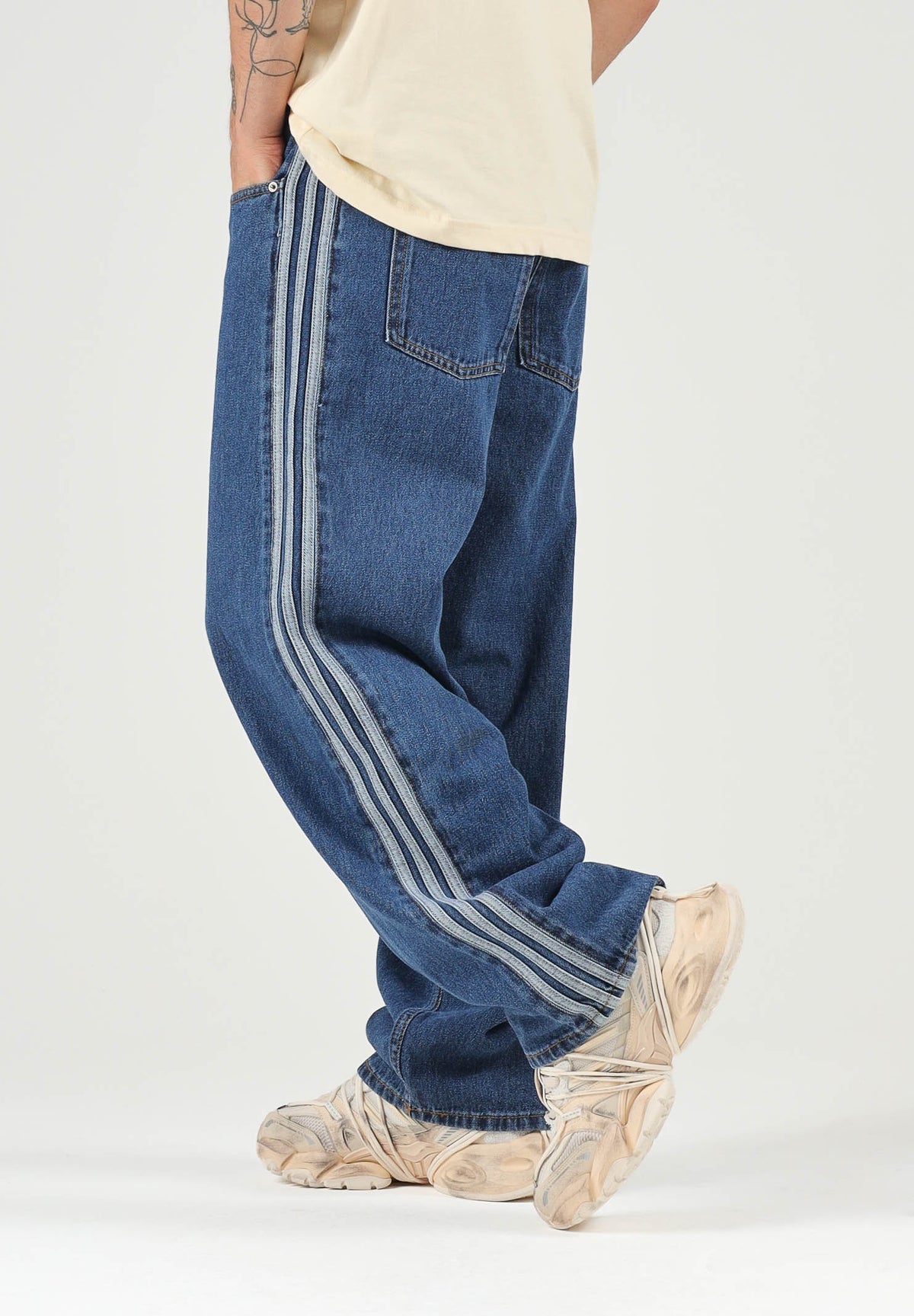 ADIDAS ORIGINALS Jeans Firebird Adicolor in denim medio da uomo KD1499 . ADIDAS ORIGINALS