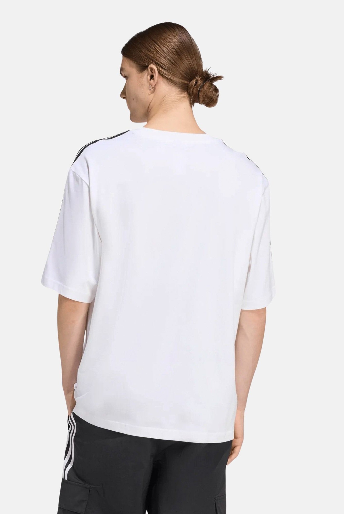 ADIDAS ORIGINALS T-shirt ADICOLOR bianca da uomo con iconiche 3-stripes <BR/> KD4096 . ADIDAS ORIGINALS