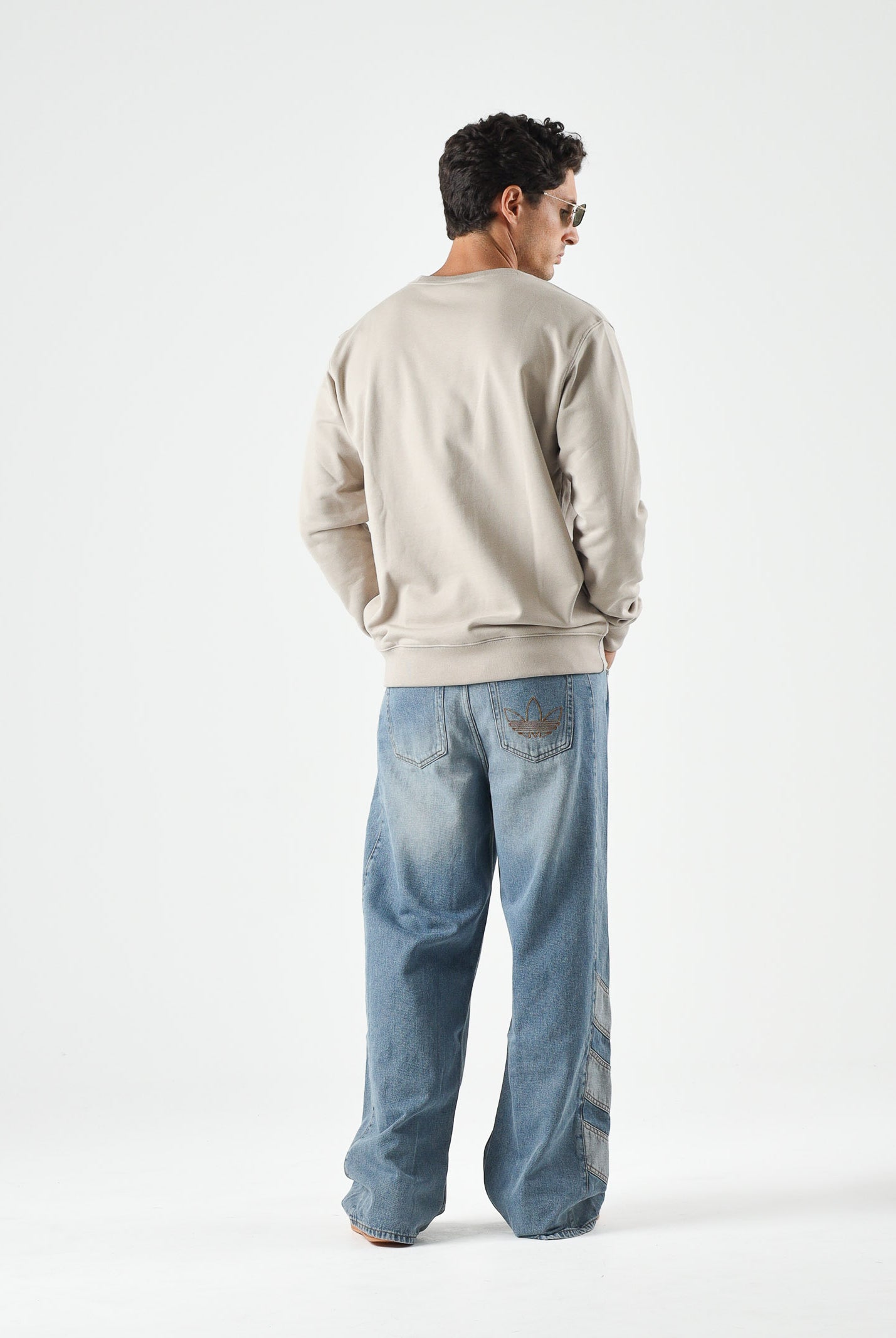 ADIDAS ORIGINALS Jeans in denim medio per uomo e donna KE0112 . ADIDAS ORIGINALS