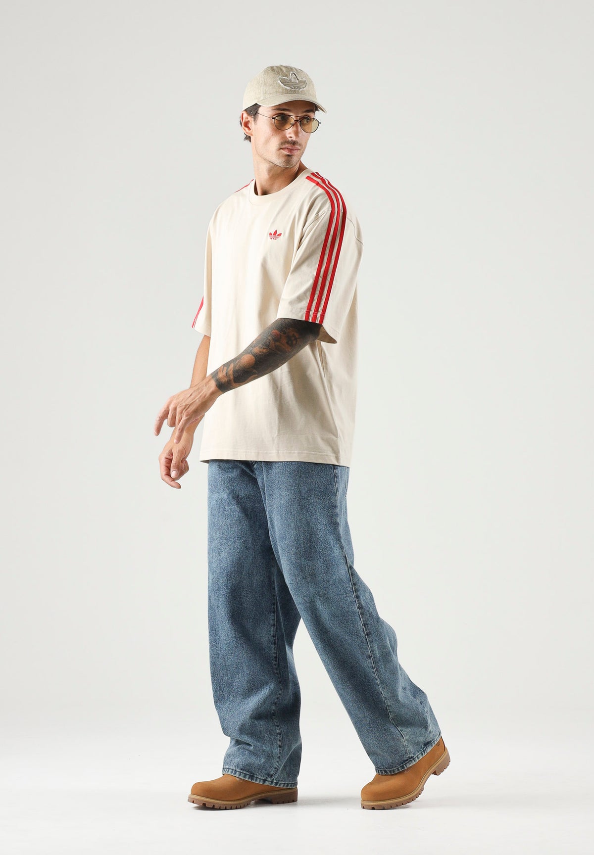 ADIDAS ORIGINALS T-shirt ADICOLOR Crystal Linen beige da uomo con iconiche 3-stripes KE1589 . ADIDAS ORIGINALS