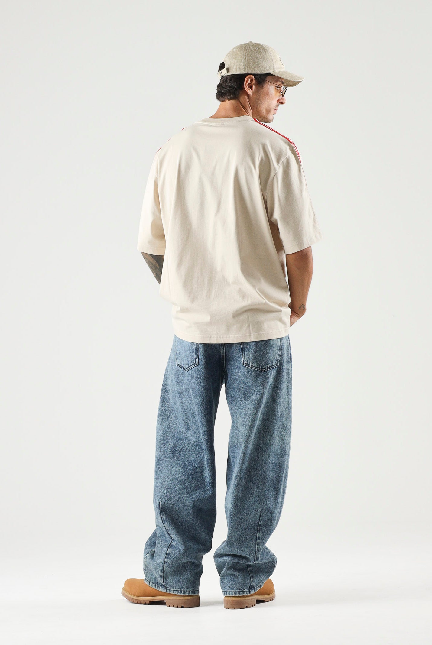 ADIDAS ORIGINALS T-shirt ADICOLOR Crystal Linen beige da uomo con iconiche 3-stripes KE1589 . ADIDAS ORIGINALS