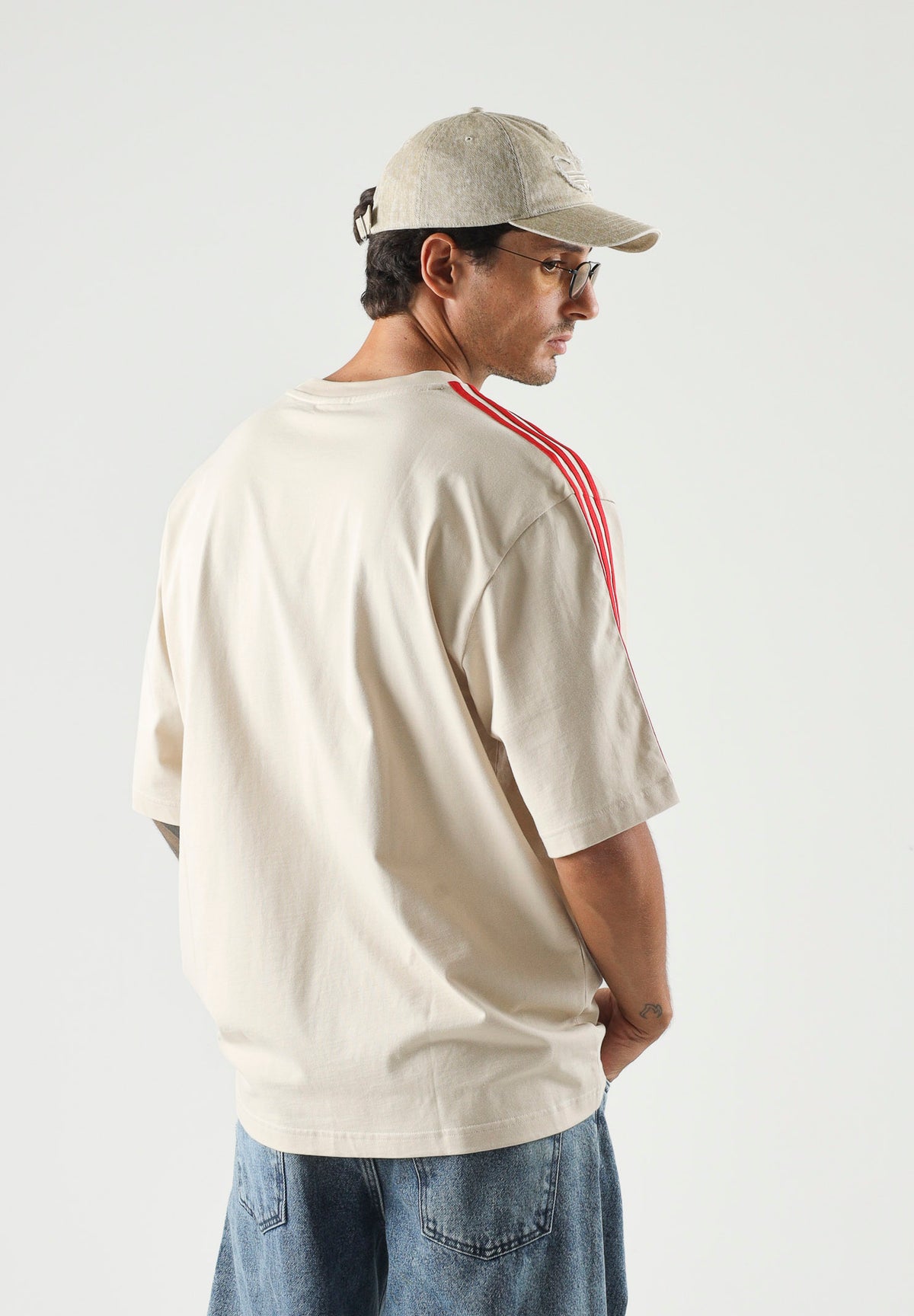 ADIDAS ORIGINALS T-shirt ADICOLOR Crystal Linen beige da uomo con iconiche 3-stripes KE1589 . ADIDAS ORIGINALS