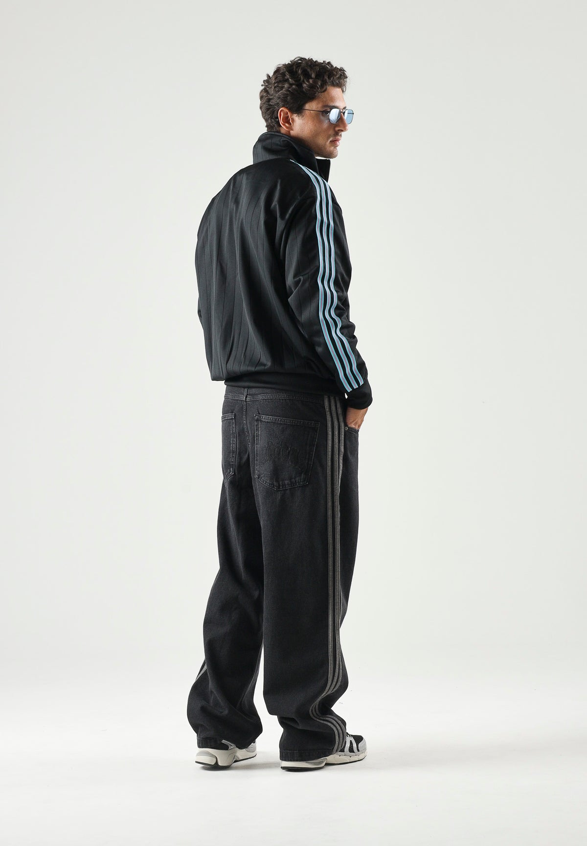 ADIDAS ORIGINALS Felpa con zip FIREBIRD DROP NEEDLE TRACK TOP nera con dettagli azzurri da uomo. KE4130 . ADIDAS ORIGINALS