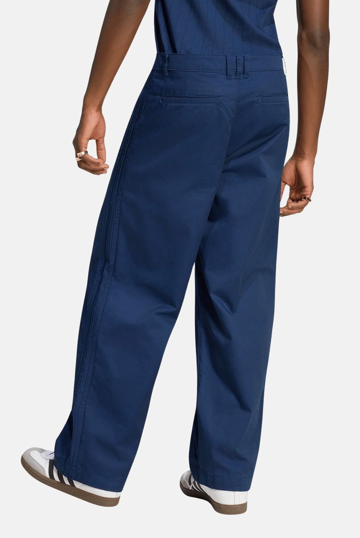 ADIDAS ORIGINALS Pantaloni casual 3-Stripes Pleated Pants nindig blu, colore basico blu, per uomo e donna. KE4176 . ADIDAS ORIGINALS