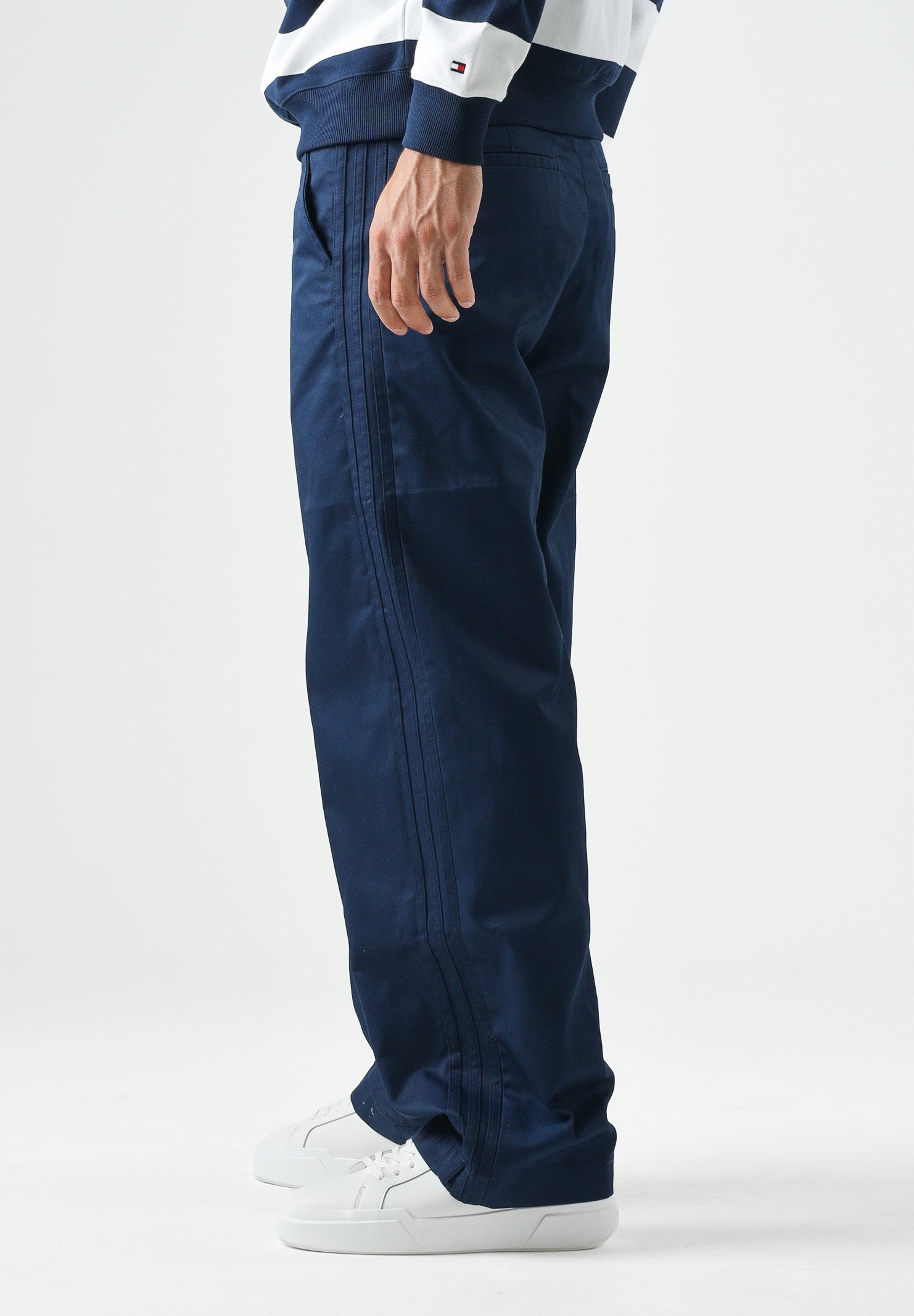 ADIDAS ORIGINALS Pantaloni casual 3-Stripes Pleated Pants nindig blu, colore basico blu, per uomo e donna. KE4176 . ADIDAS ORIGINALS