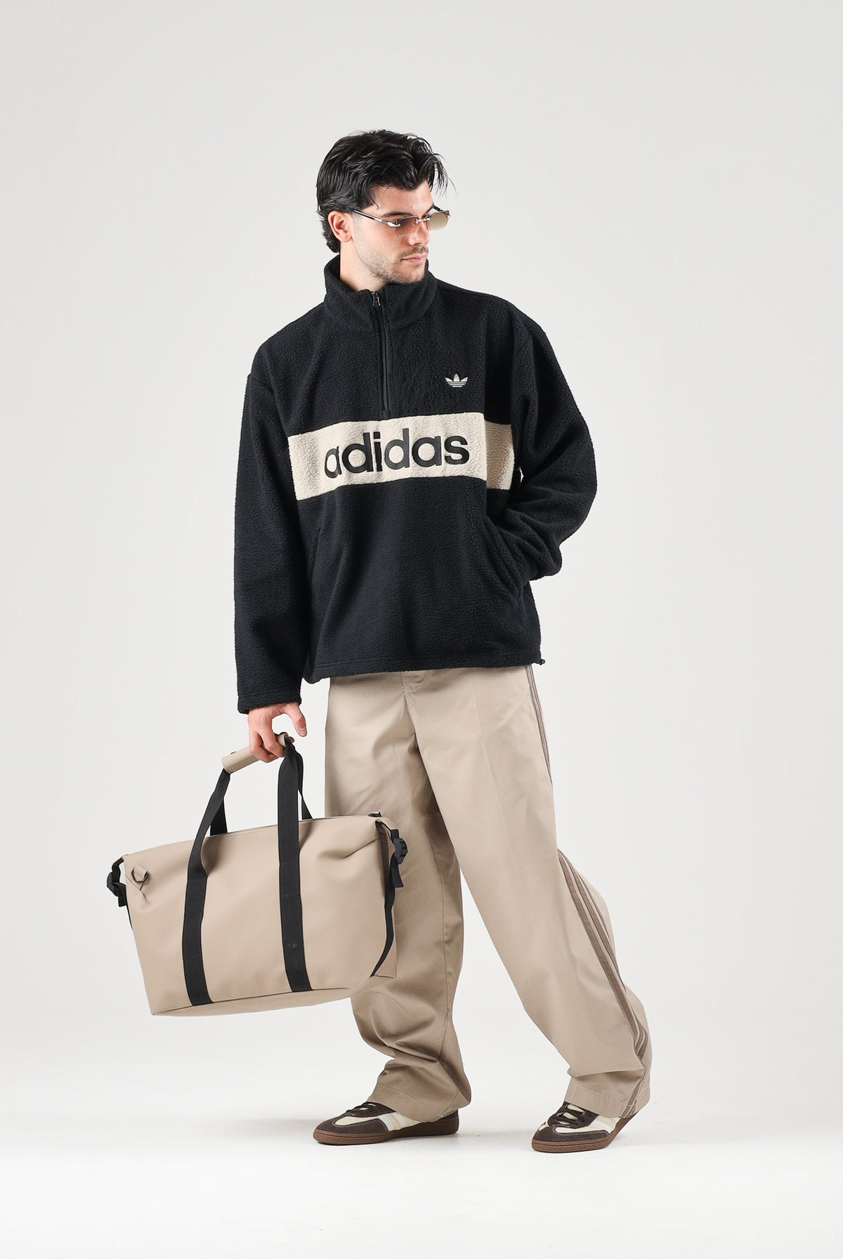 ADIDAS ORIGINALS Pullover mezza zip in pile nero per uomo e donna con mini logo trefoil iconico KG9164 . ADIDAS ORIGINALS