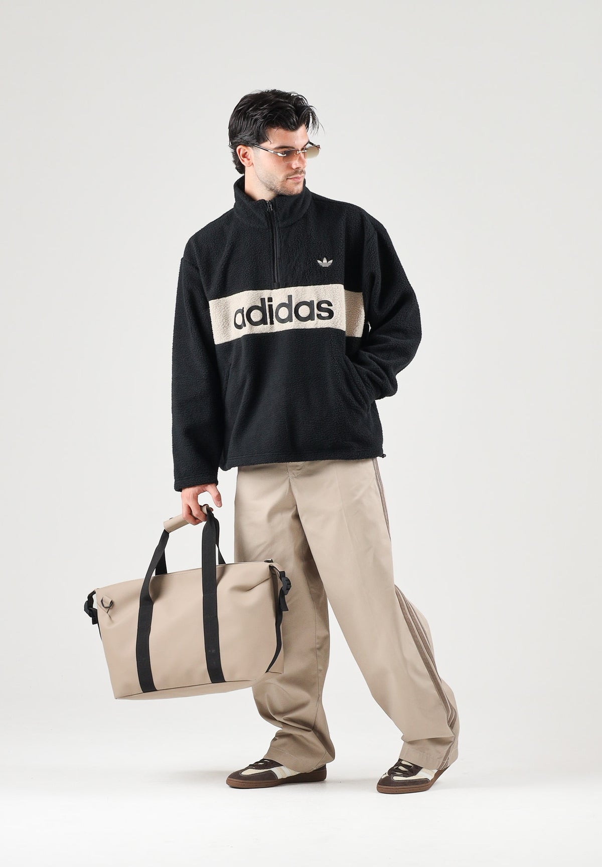 ADIDAS ORIGINALS Pullover mezza zip in pile nero per uomo e donna con mini logo trefoil iconico KG9164 . ADIDAS ORIGINALS