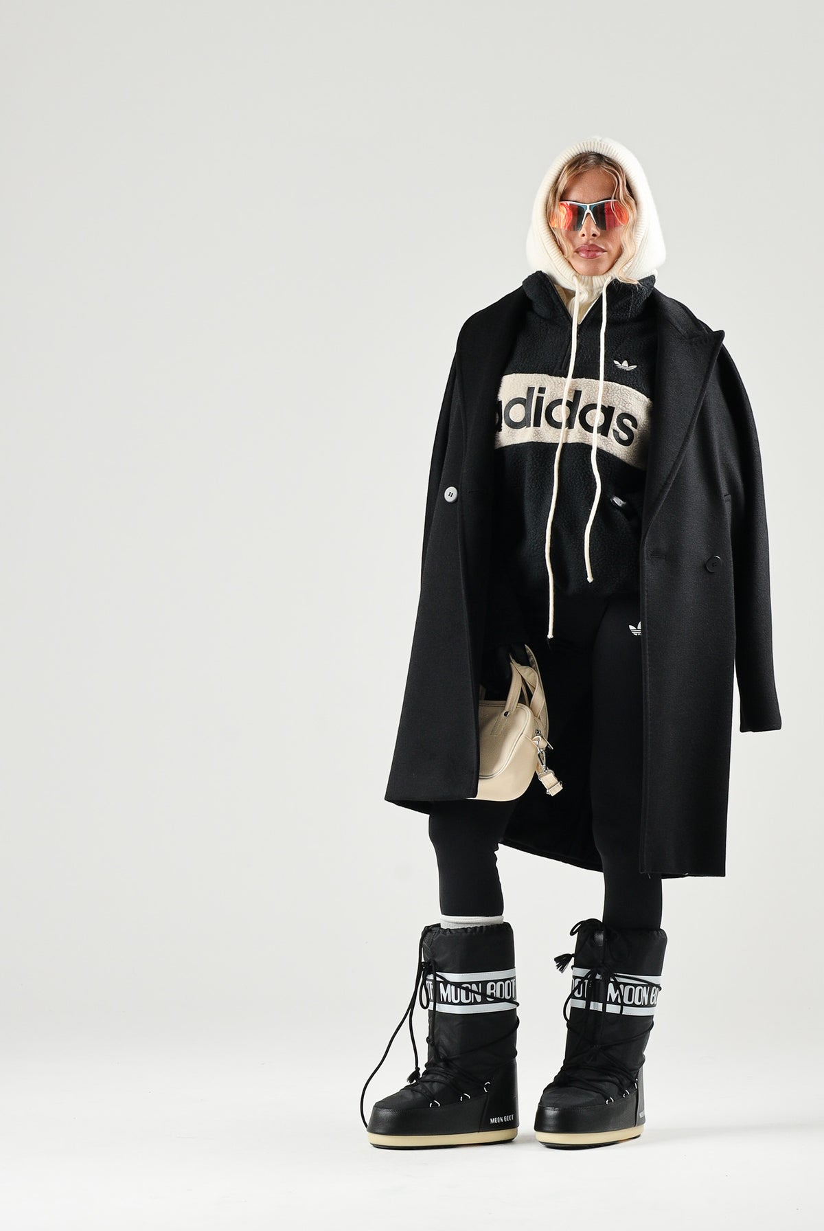ADIDAS ORIGINALS Pullover mezza zip in pile nero per uomo e donna con mini logo trefoil iconico KG9164 . ADIDAS ORIGINALS