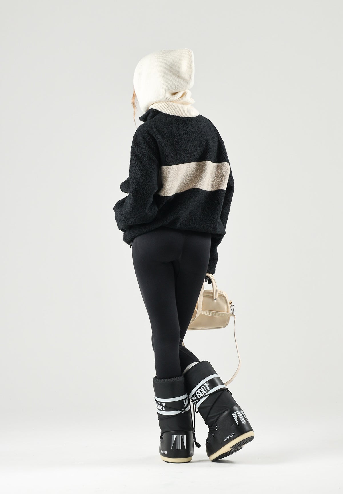 ADIDAS ORIGINALS Pullover mezza zip in pile nero per uomo e donna con mini logo trefoil iconico KG9164 . ADIDAS ORIGINALS