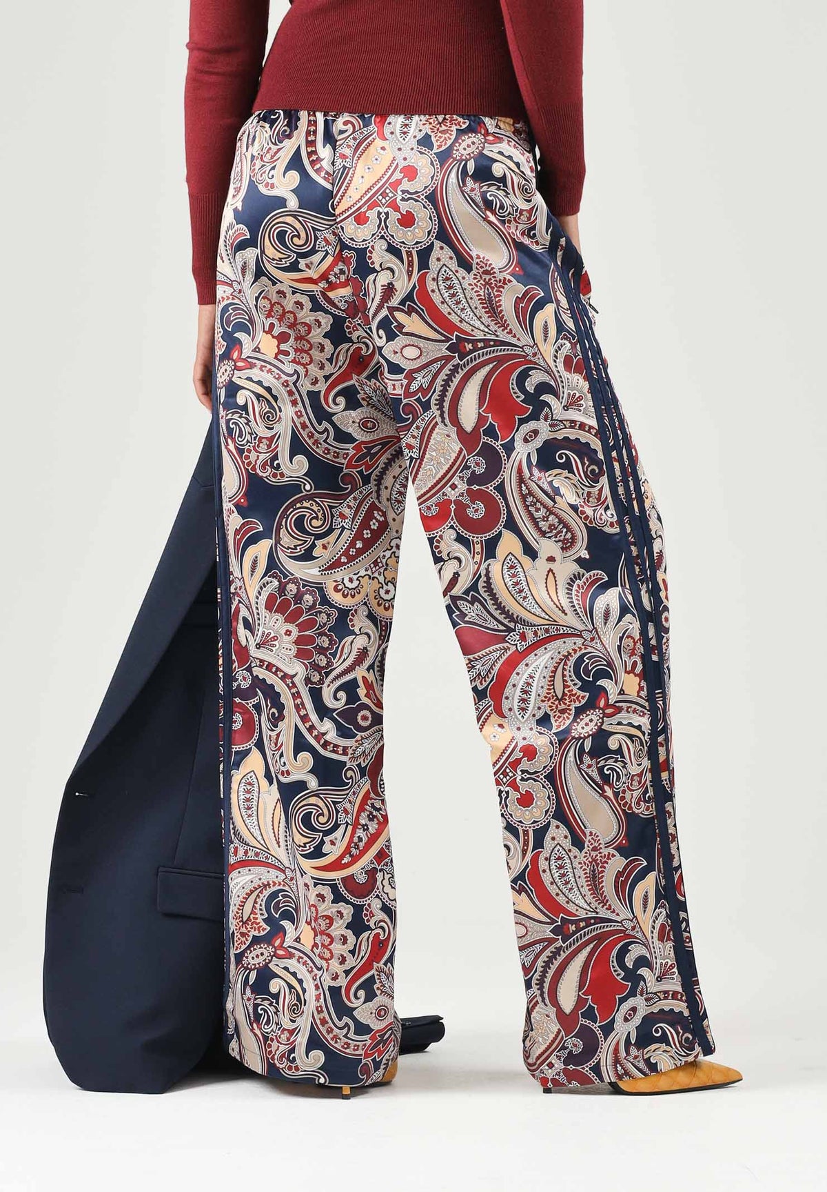 ADIDAS ORIGINALS Pantaloni WIDE LEG PAISLEY multicolore per donna con stampa all-over e bande laterali. KH0764 . ADIDAS ORIGINALS