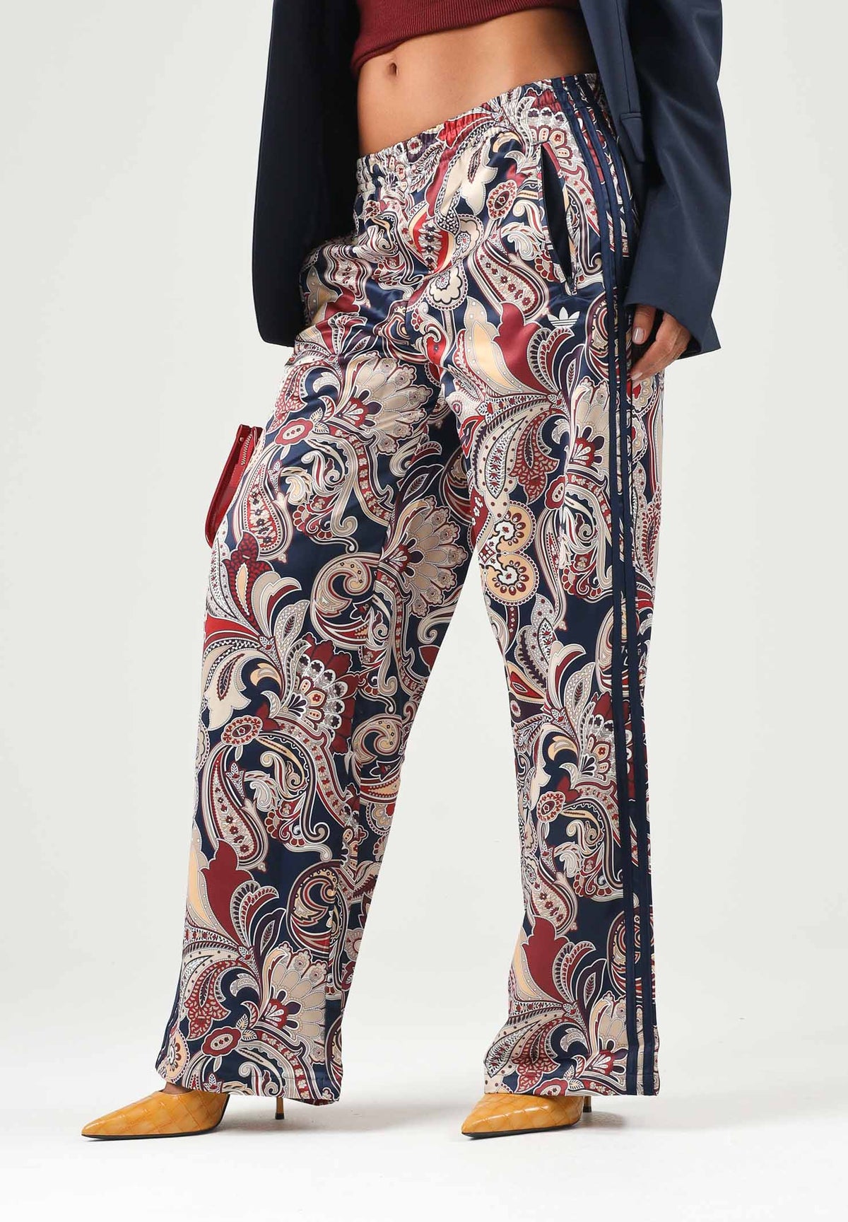 ADIDAS ORIGINALS Pantaloni WIDE LEG PAISLEY multicolore per donna con stampa all-over e bande laterali. KH0764 . ADIDAS ORIGINALS