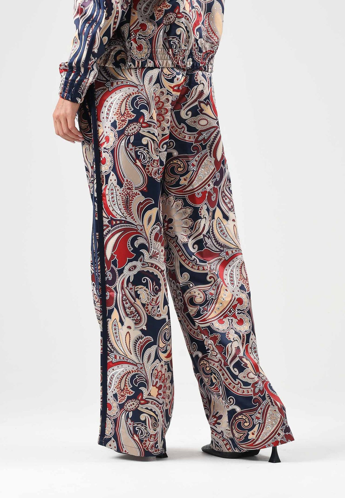 ADIDAS ORIGINALS Pantaloni WIDE LEG PAISLEY multicolore per donna con stampa all-over, effetto acetato KH0764 . ADIDAS ORIGINALS