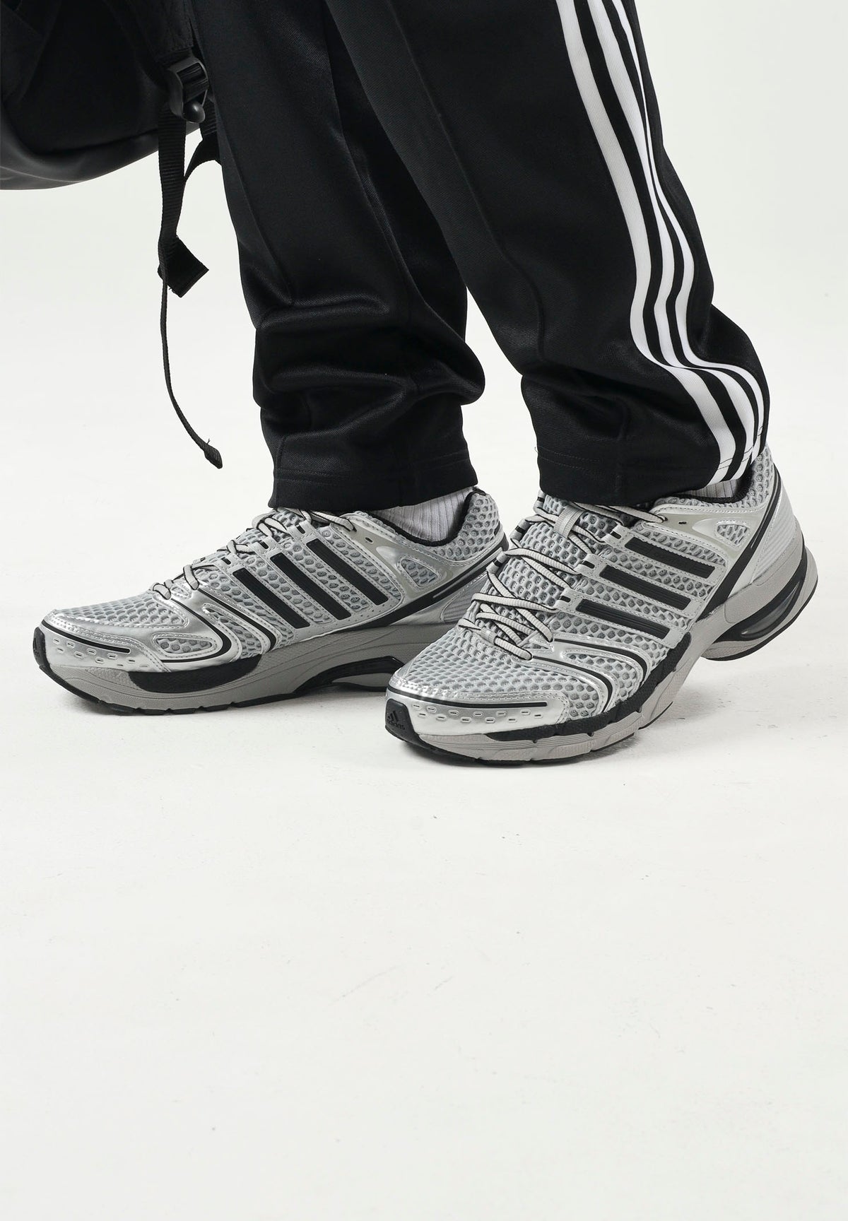 ADIDAS ORIGINALS Sneakers ADISTAR CONTROL 5 Grey da uomo , con tomaia multistrato in mesh e inserti metallizzati KI6154 . ADIDAS ORIGINALS