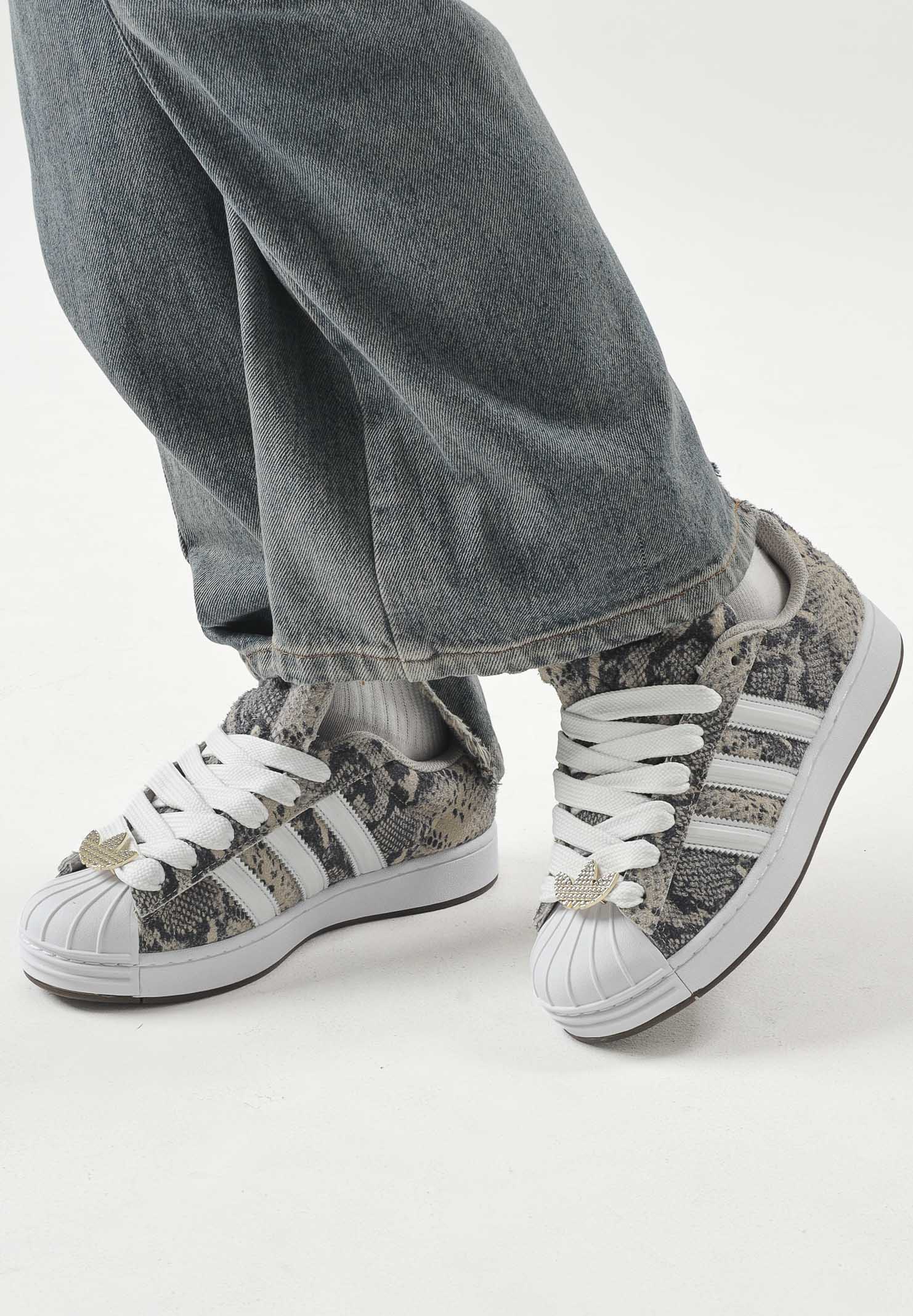 ADIDAS ORIGINALS Sneakers SUPERSTAR II beige-grigio da donna con stampa animalier effetto serpente KJ4648 . ADIDAS ORIGINALS