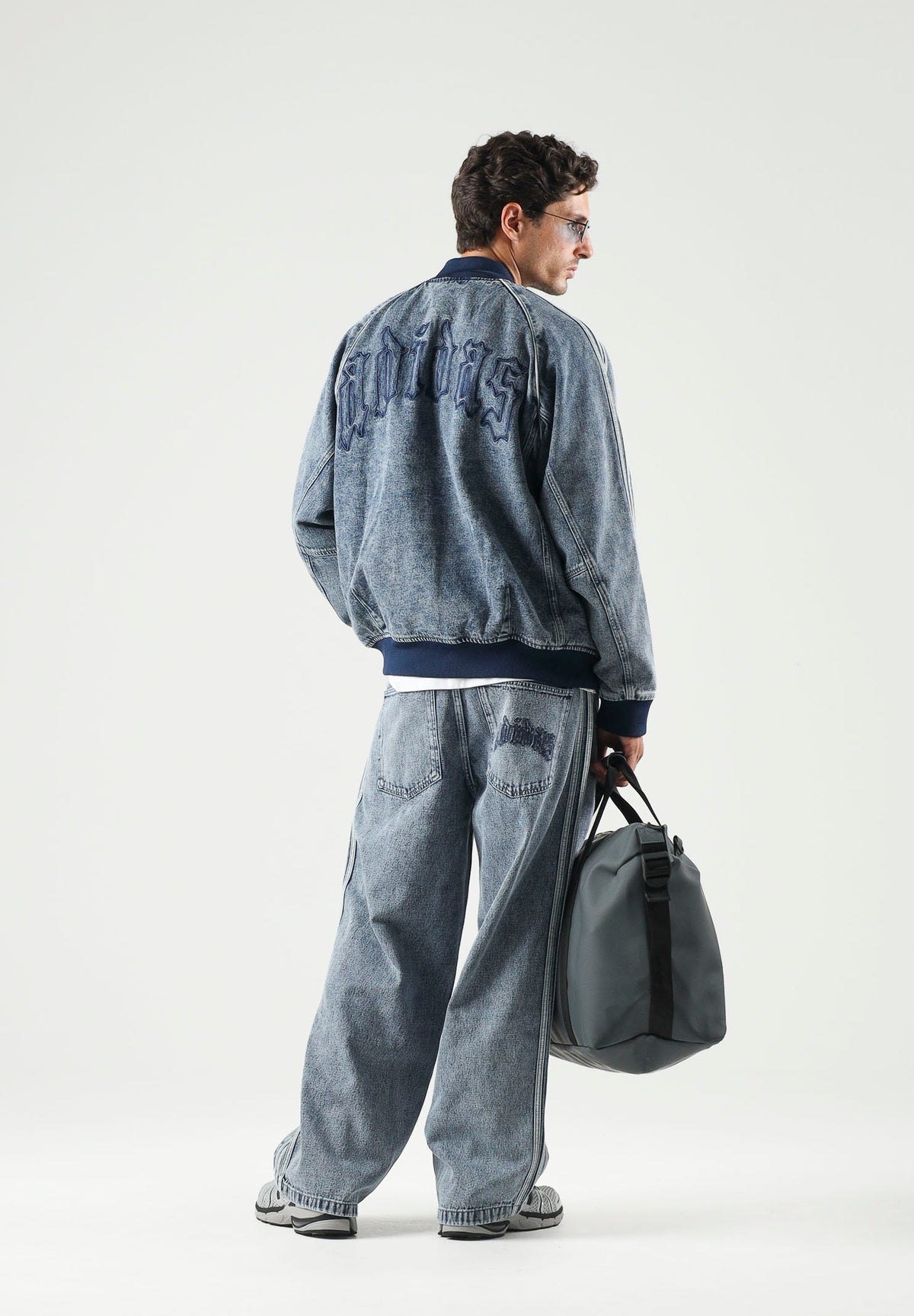 ADIDAS ORIGINALS Giubbotto di jeans in denim blu chiaro adicolor da uomo KQ6332 . ADIDAS ORIGINALS