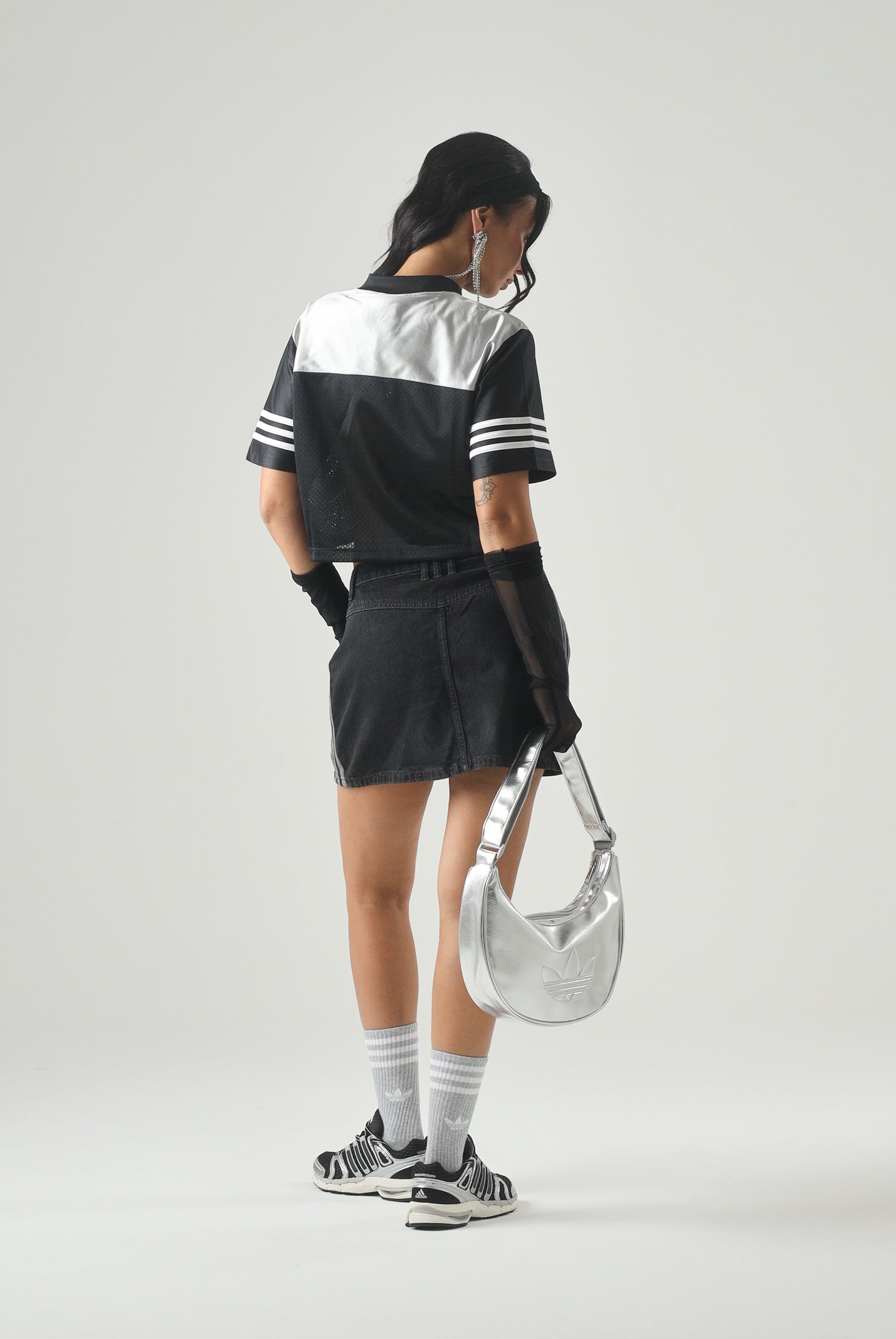 ADIDAS ORIGINALS T-shirt Crop Jersey Black/Grey nera e grigia da donna con maxi logo adidas KQ6427 . ADIDAS ORIGINALS