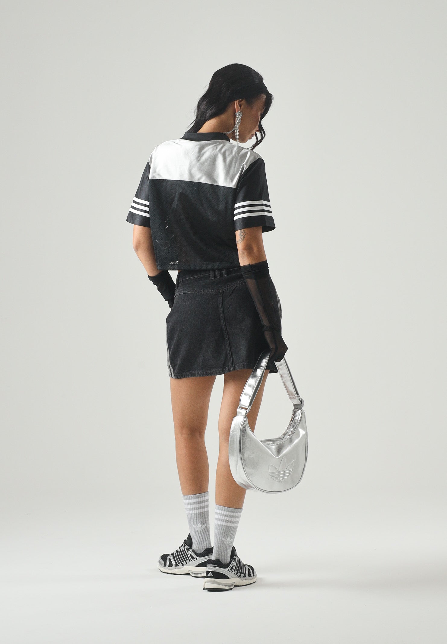 ADIDAS ORIGINALS T-shirt Crop Jersey Black/Grey nera e grigia da donna con maxi logo adidas KQ6427 . ADIDAS ORIGINALS