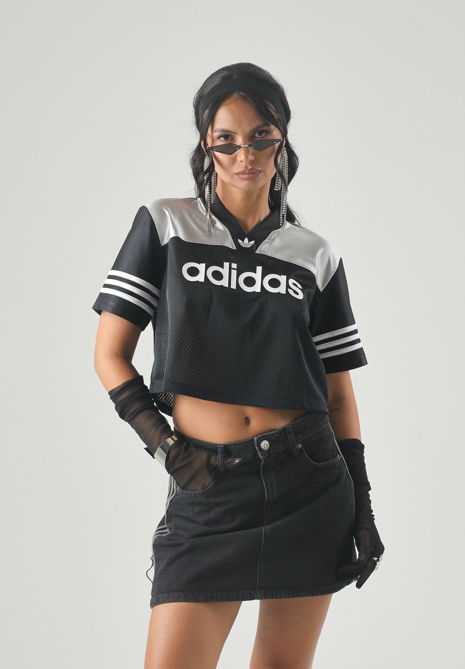 ADIDAS ORIGINALS T-shirt Crop Jersey Black/Grey nera e grigia da donna con maxi logo adidas KQ6427 . ADIDAS ORIGINALS