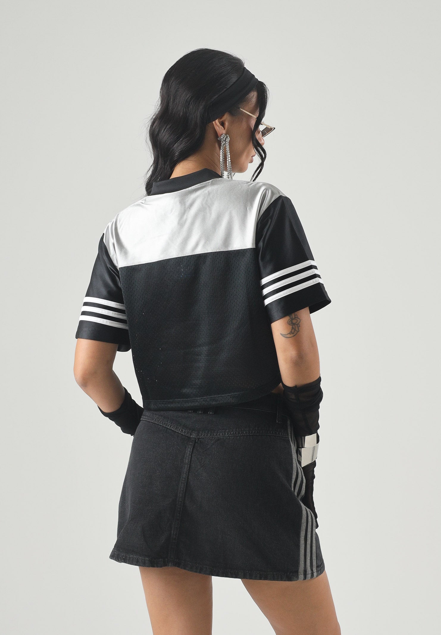 ADIDAS ORIGINALS T-shirt Crop Jersey Black/Grey nera e grigia da donna con maxi logo adidas KQ6427 . ADIDAS ORIGINALS