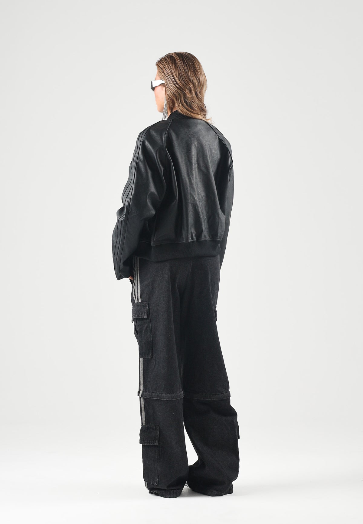 ADIDAS ORIGINALS Giubbotto in eco-pelle SST nero da donna con chiusura full zip e tasche laterali. KQ6433 . ADIDAS ORIGINALS