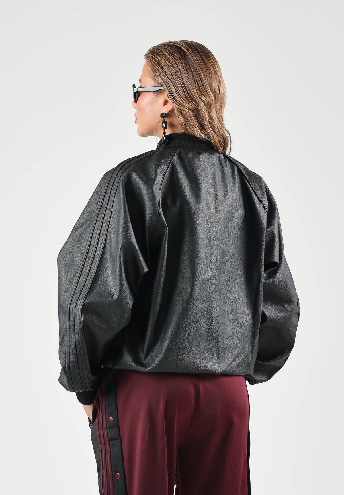 ADIDAS ORIGINALS Giubbotto in eco-pelle SST nero da donna con chiusura full zip e tasche laterali KQ6435 . ADIDAS ORIGINALS