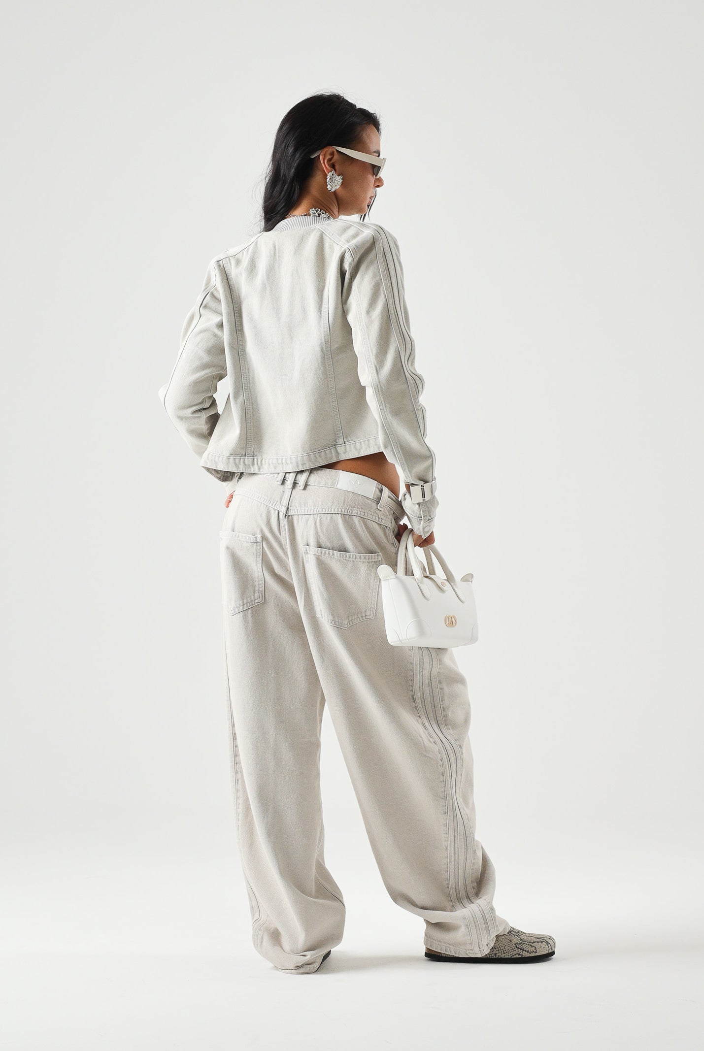 ADIDAS ORIGINALS Giacca SST 2.0 DENIM TRACK TOP clear grey , grigio-chiaro da donna con finitura délavé<BR/> KQ6468 . ADIDAS ORIGINALS