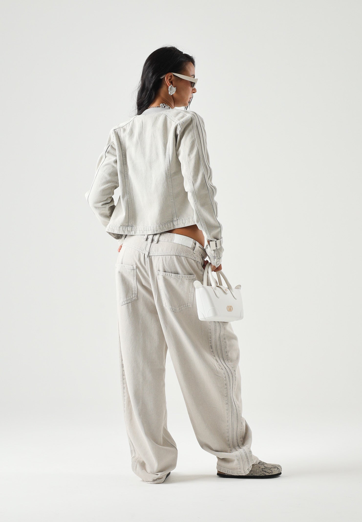 ADIDAS ORIGINALS Giacca SST 2.0 DENIM TRACK TOP clear grey , grigio-chiaro da donna con finitura délavé<BR/> KQ6468 . ADIDAS ORIGINALS