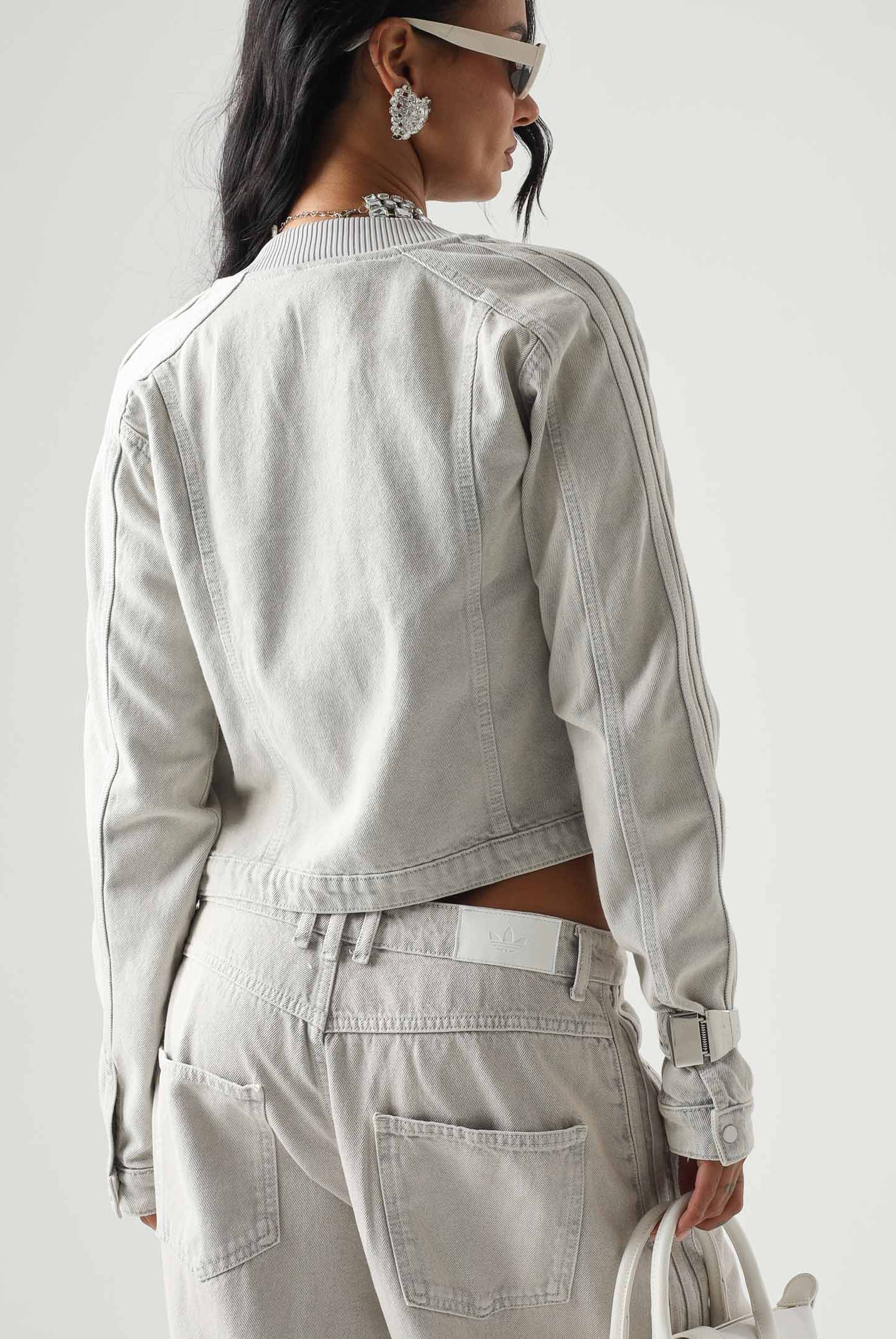 ADIDAS ORIGINALS Giacca SST 2.0 DENIM TRACK TOP clear grey , grigio-chiaro da donna con finitura délavé<BR/> KQ6468 . ADIDAS ORIGINALS