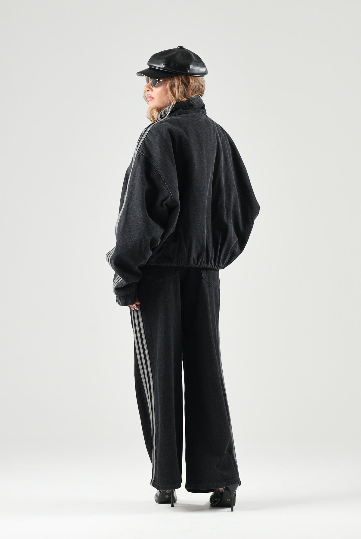 ADIDAS ORIGINALS Jeans ADICOLOR DENIM WIDE LEG nero da donna con design a gamba larga e cuciture classiche KQ6469 . ADIDAS ORIGINALS