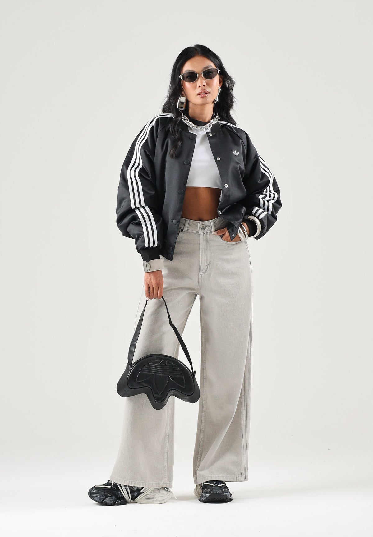 ADIDAS ORIGINALS Jeans a zampa HIGH-RISE WIDE-LEG DENIM grigio chiaro da donna KQ6470 . ADIDAS ORIGINALS