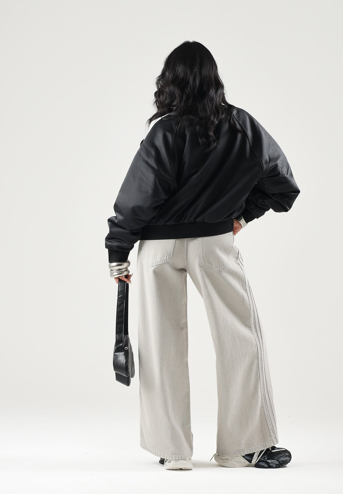 ADIDAS ORIGINALS Jeans a zampa HIGH-RISE WIDE-LEG DENIM grigio chiaro da donna KQ6470 . ADIDAS ORIGINALS