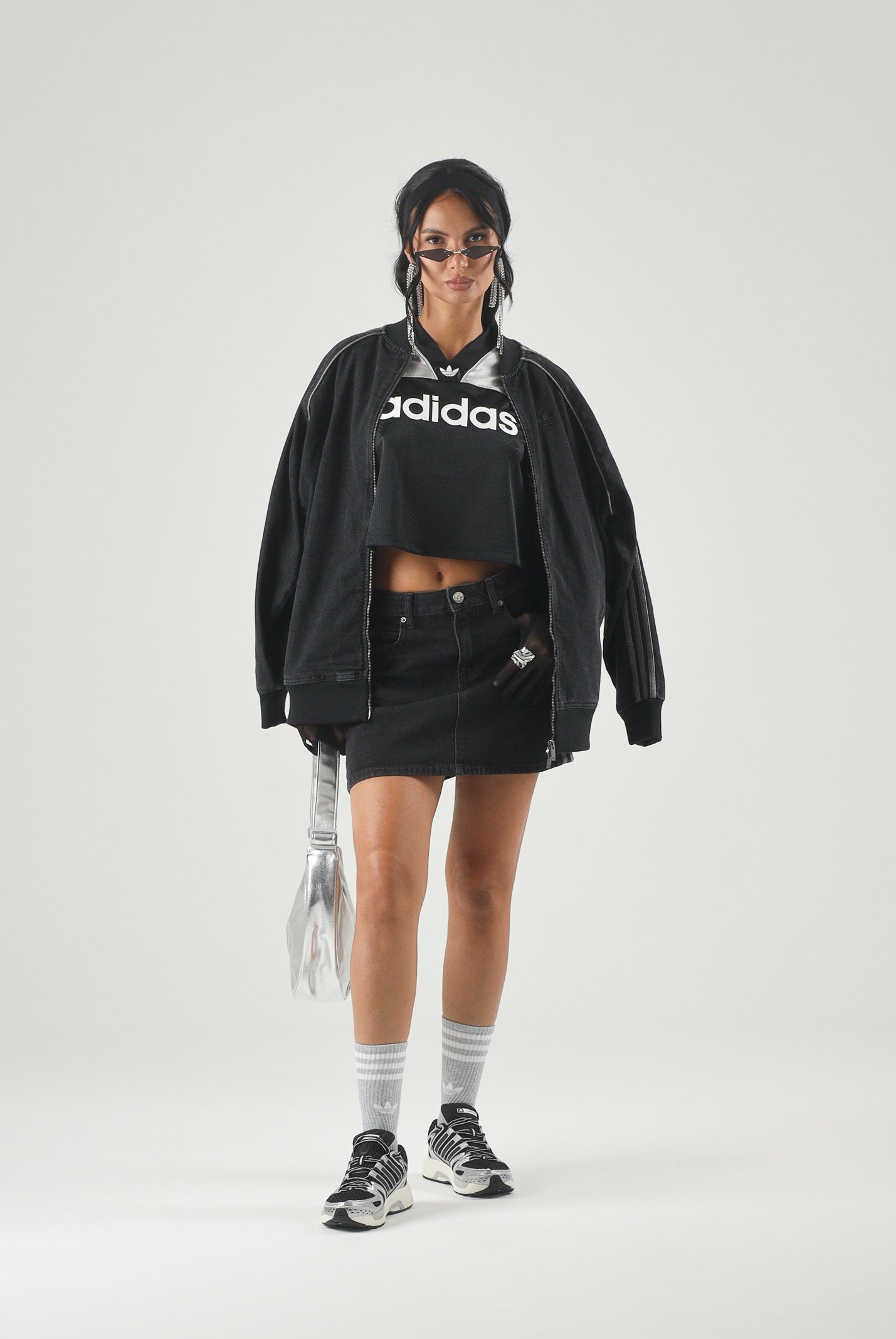 ADIDAS ORIGINALS Giacca SST Oversized Denim Tracktop True Black Denim nera da donna. KQ6471 . ADIDAS ORIGINALS