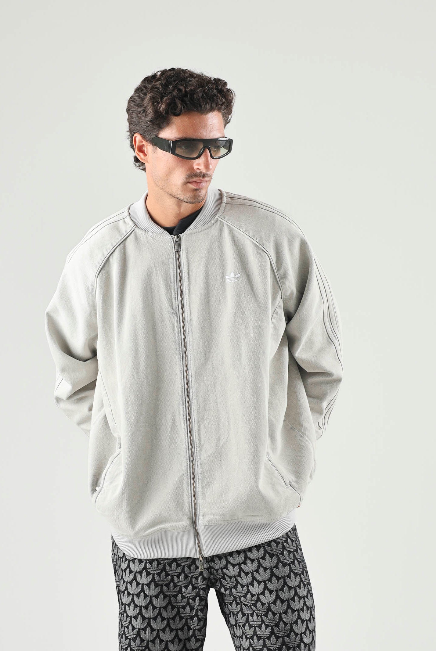 ADIDAS ORIGINALS Giacca SST OVERSIZED DENIM grigio chiaro da donna in tinta unita KQ6472 . ADIDAS ORIGINALS