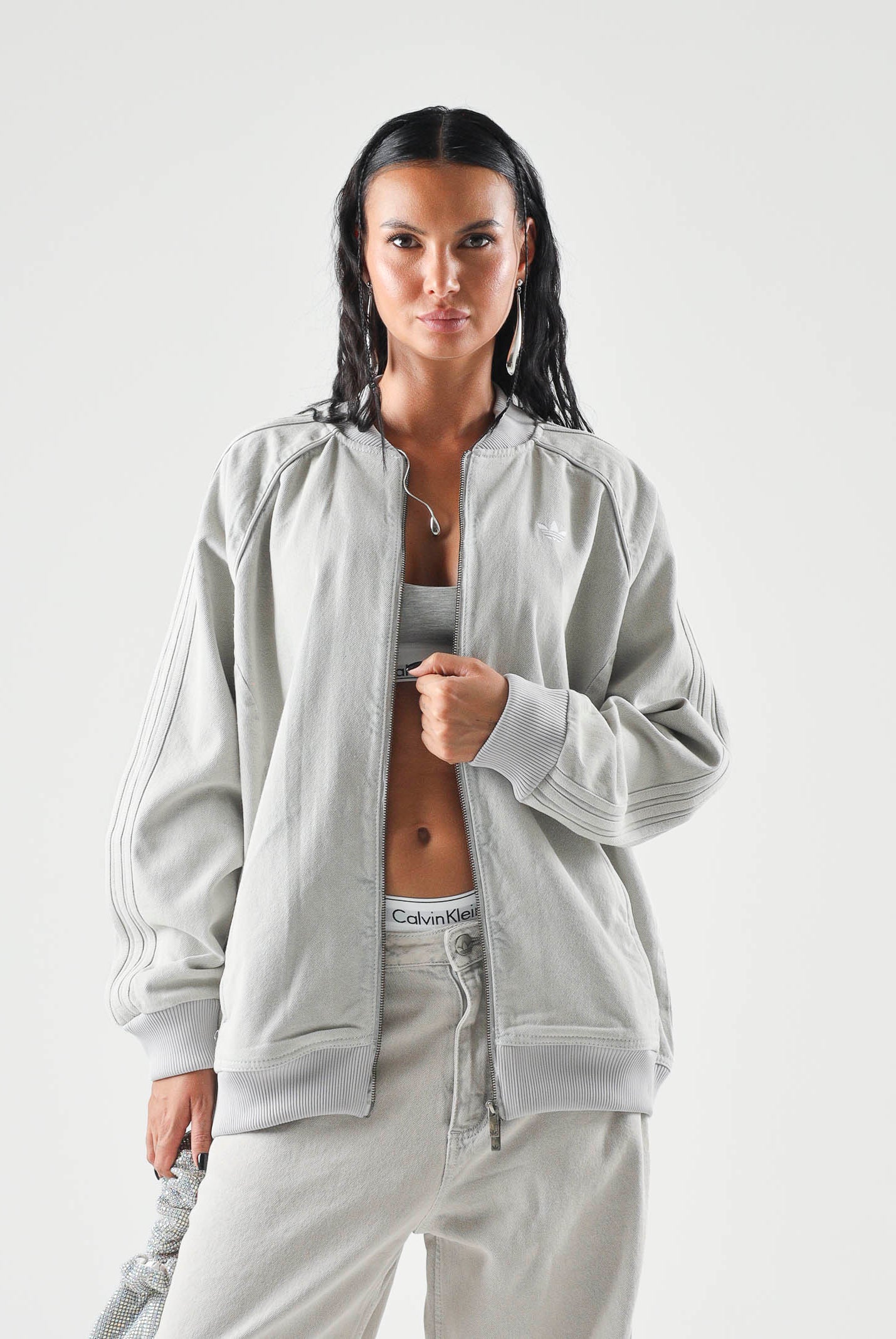 ADIDAS ORIGINALS Giacca SST OVERSIZED DENIM grigio chiaro da donna in tinta unita KQ6472 . ADIDAS ORIGINALS