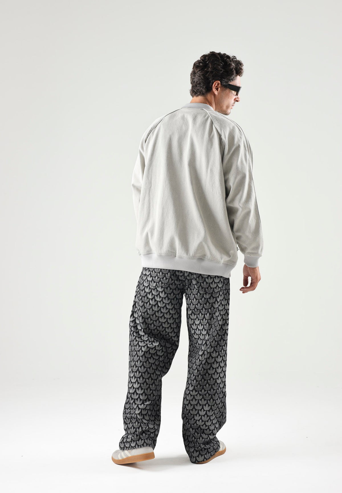 ADIDAS ORIGINALS Giubbotto di jeansSST OVERSIZED DENIM grigio chiaro per uomo e donna in tinta unita KQ6472 . ADIDAS ORIGINALS