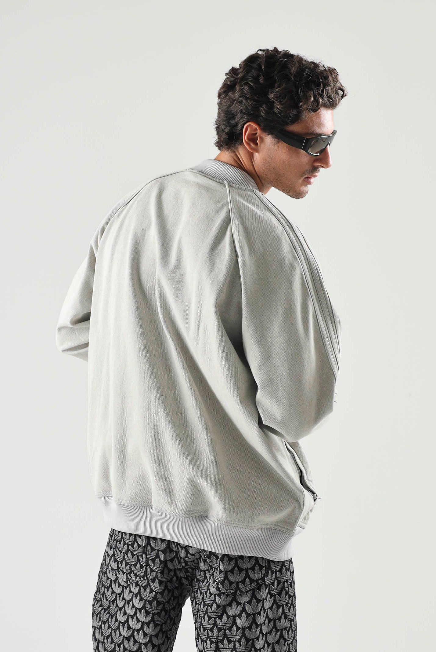 ADIDAS ORIGINALS Giacca SST OVERSIZED DENIM grigio chiaro da donna in tinta unita KQ6472 . ADIDAS ORIGINALS