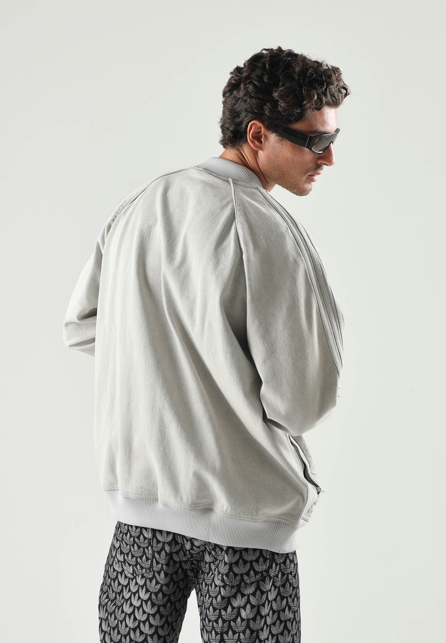 ADIDAS ORIGINALS Giacca SST OVERSIZED DENIM grigio chiaro da donna in tinta unita KQ6472 . ADIDAS ORIGINALS