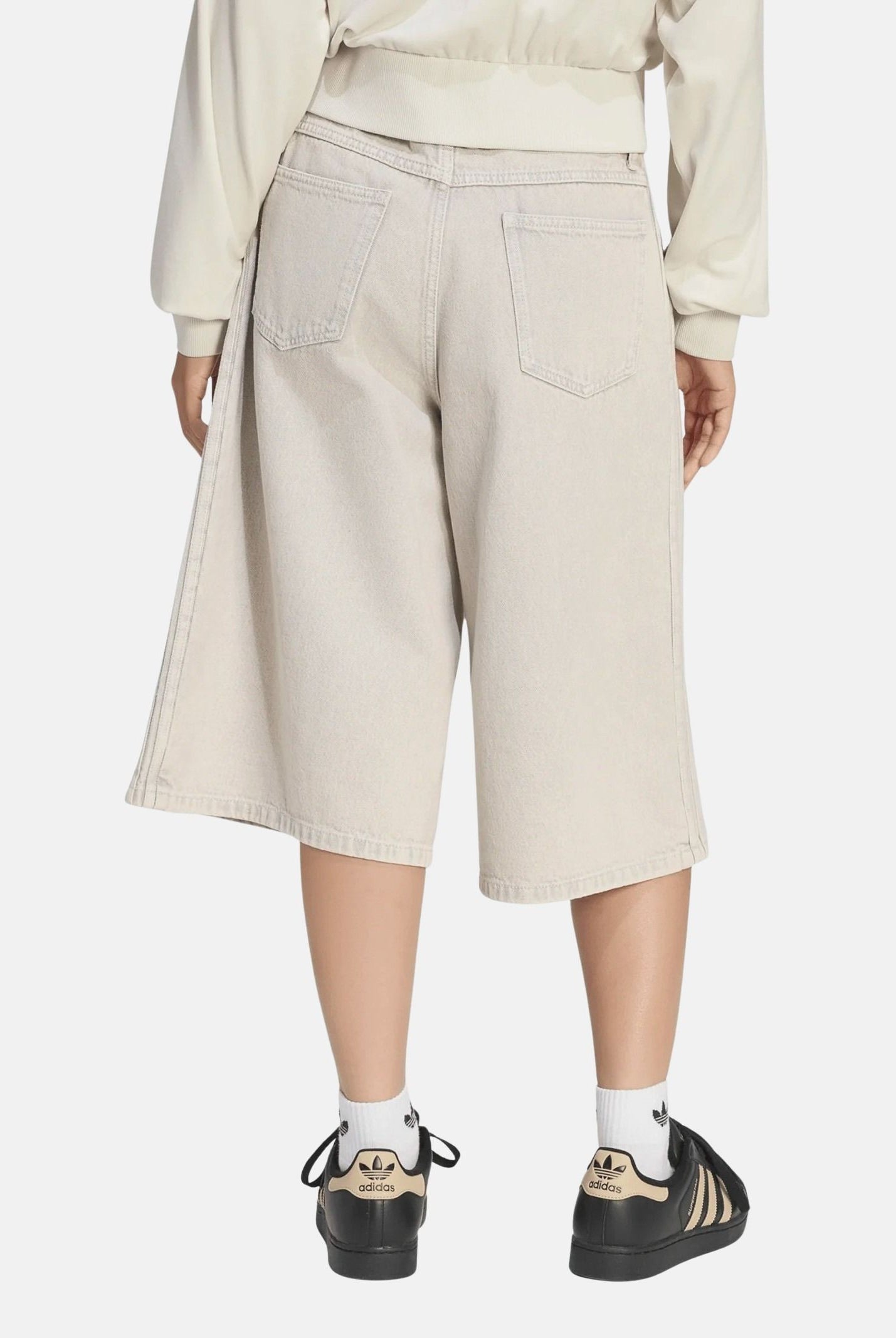 ADIDAS ORIGINALS Shorts JORT MID RISE grigio chiaro da donna a gamba larga KQ6477 . ADIDAS ORIGINALS