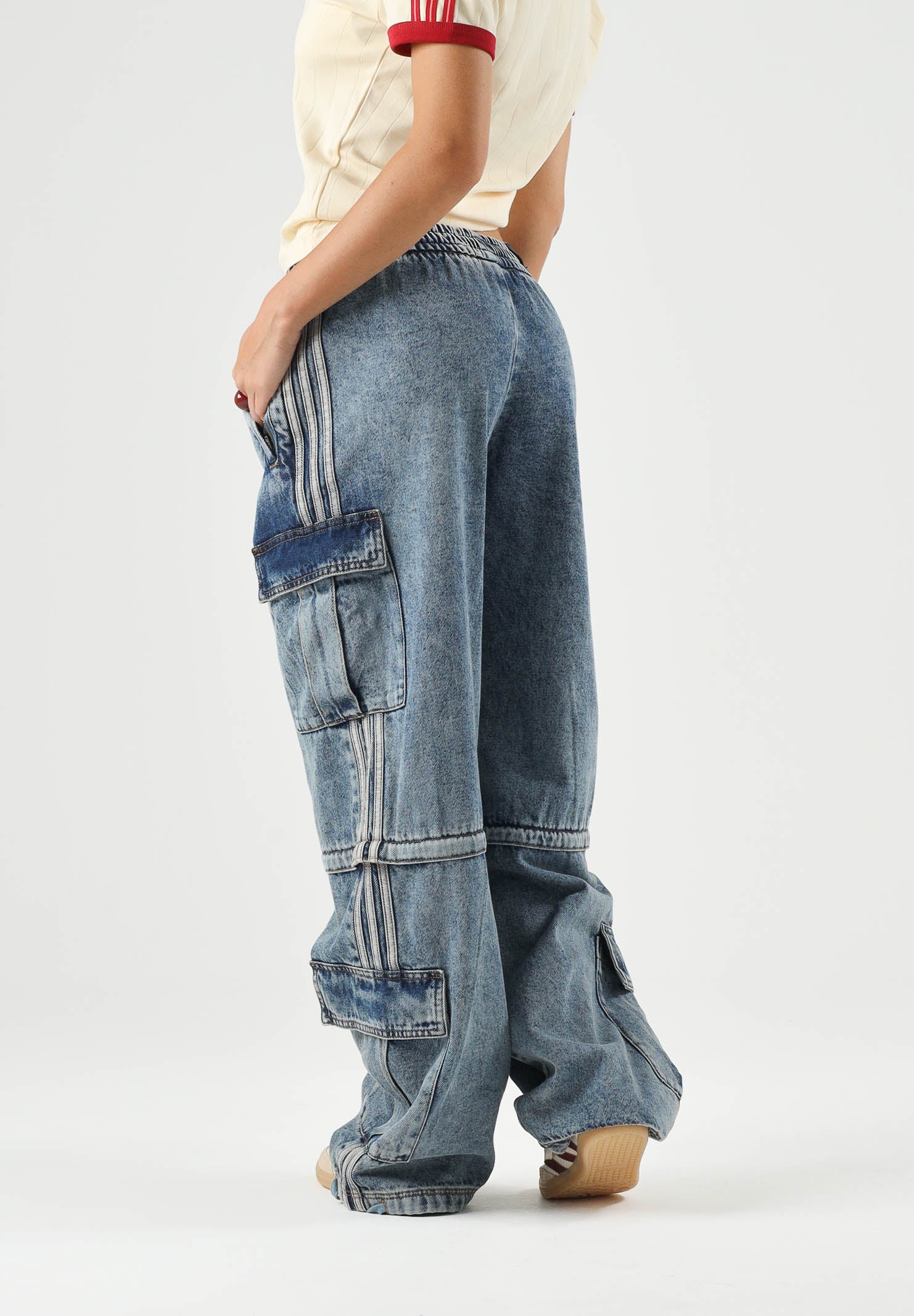 ADIDAS ORIGINALS Jeans cargo Blue blu da uomo e donna con tasche applicate KQ6479 . ADIDAS ORIGINALS