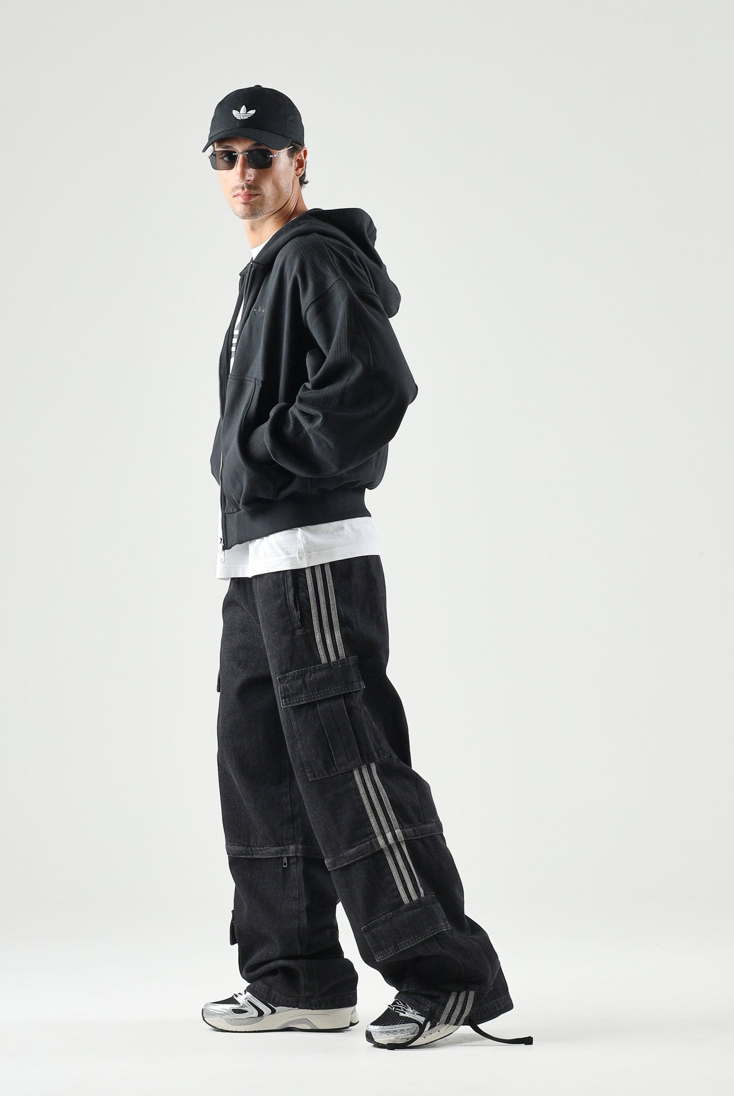 ADIDAS ORIGINALS Jeans MID RISE nero per uomo e donna con tasche cargo KQ6480 . ADIDAS ORIGINALS