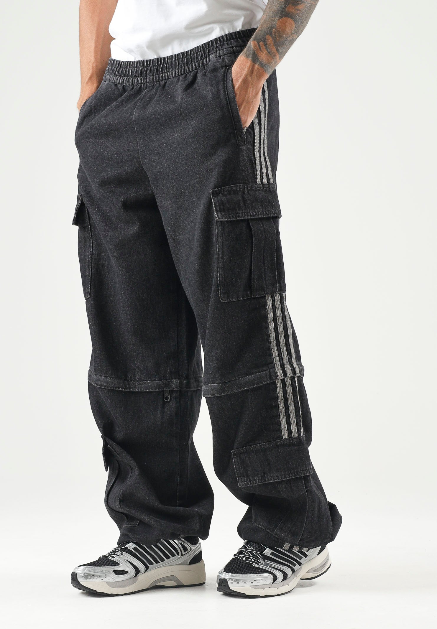 ADIDAS ORIGINALS Jeans MID RISE nero per uomo e donna con tasche cargo KQ6480 . ADIDAS ORIGINALS