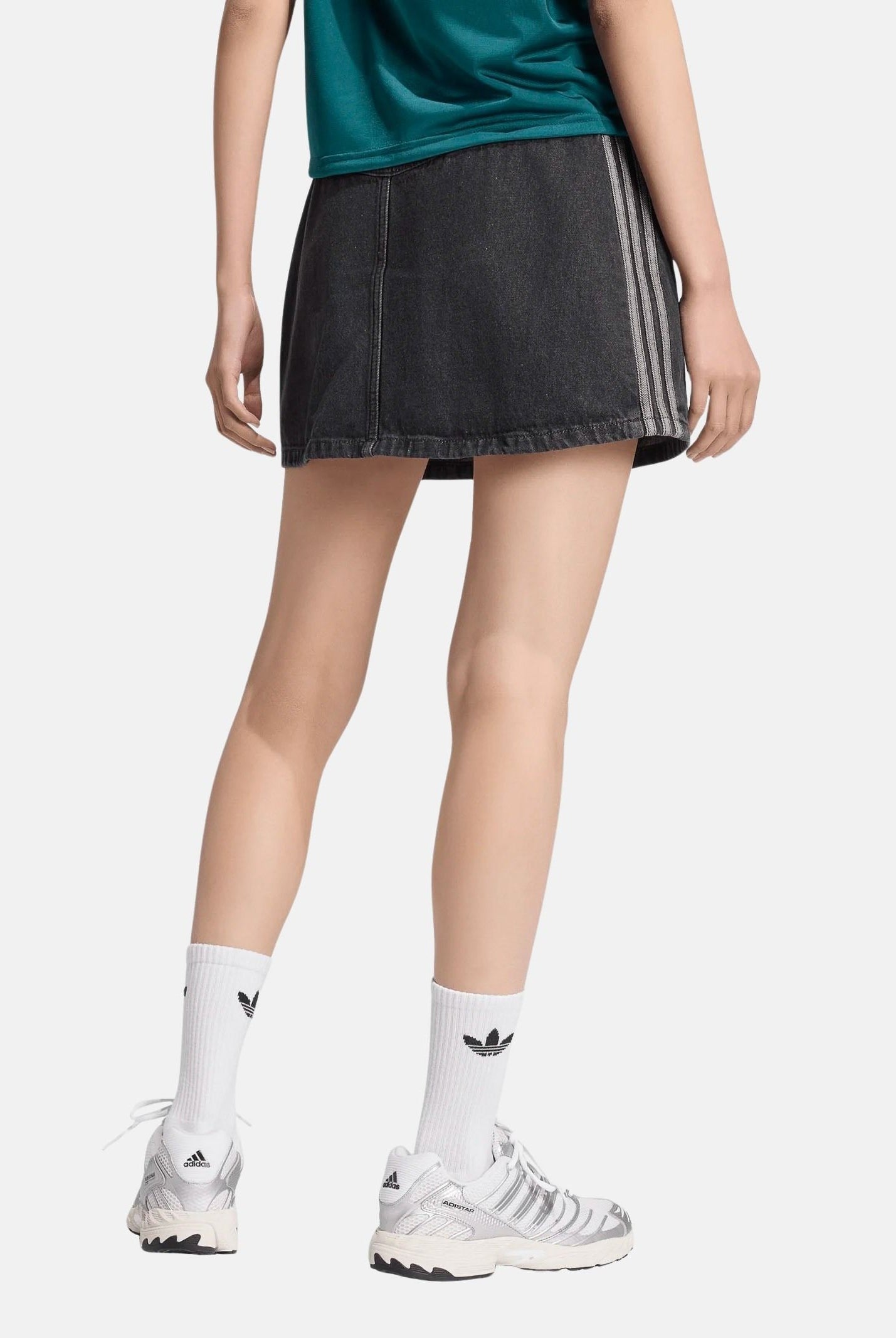 ADIDAS ORIGINALS Gonna MID RISE corta true black nero denim da donna con iconiche 3-Stripes laterali a contrasto. KQ6485 . ADIDAS ORIGINALS