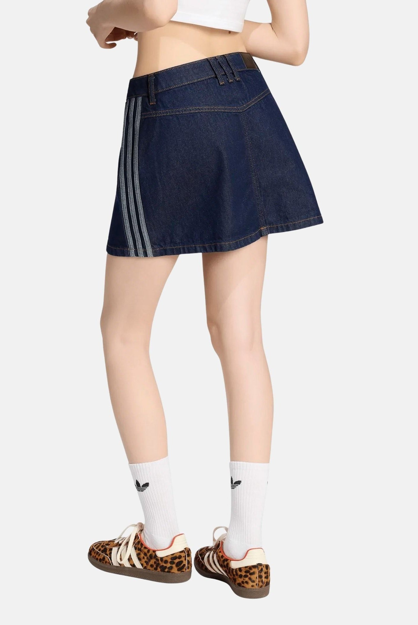 ADIDAS ORIGINALS Gonna MID RISE corta indigo indaco blu. da donna<BR/>con 3 -Stripes laterali a contrasto <BR/> KQ6486 . ADIDAS ORIGINALS