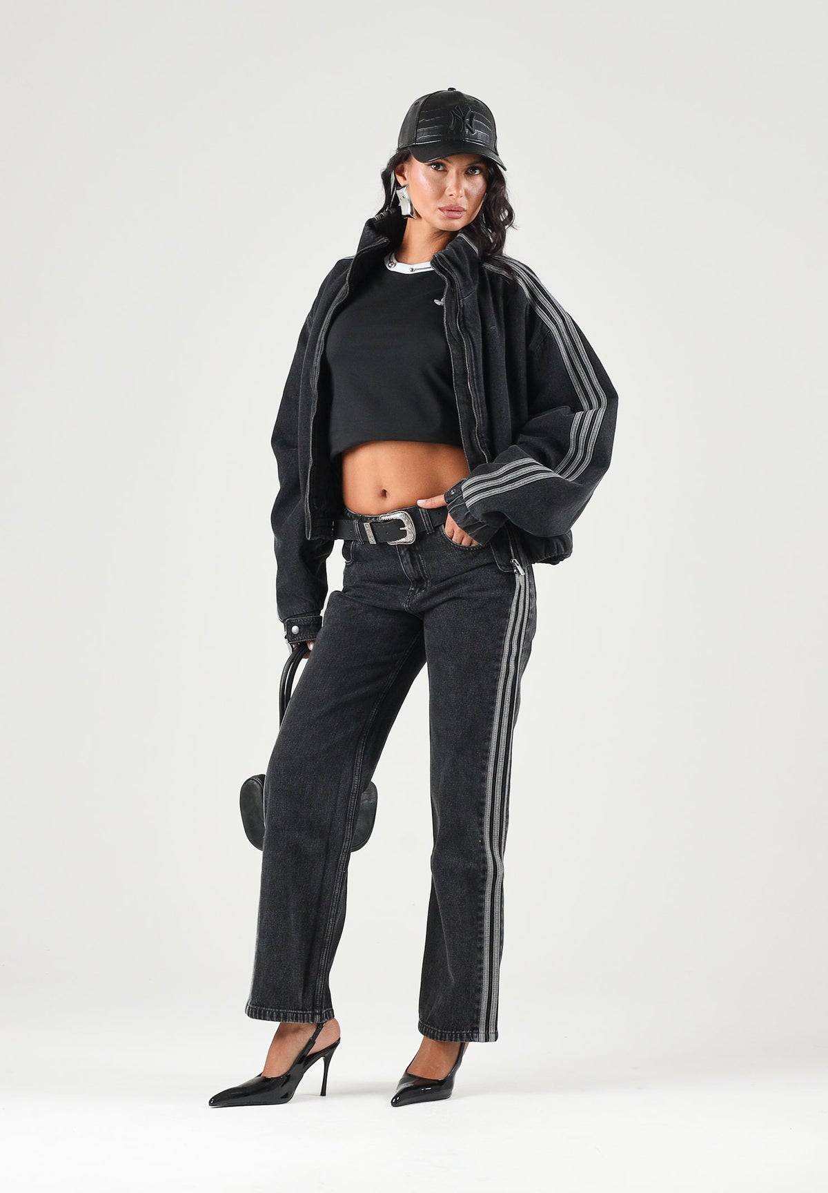 ADIDAS ORIGINALS Jeans FIREBIRD MID RISE STRAIGHT nero da donna con iconiche 3-Stripes laterali. KQ6488 . ADIDAS ORIGINALS