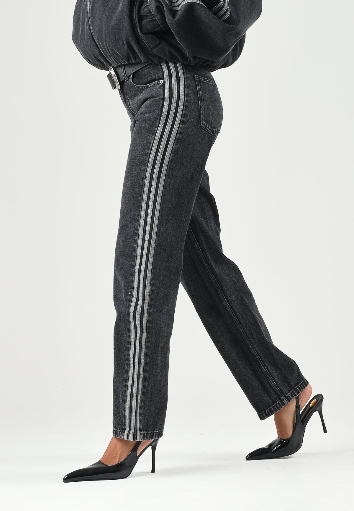 ADIDAS ORIGINALS Jeans FIREBIRD MID RISE STRAIGHT nero da donna con iconiche 3-Stripes laterali. KQ6488 . ADIDAS ORIGINALS