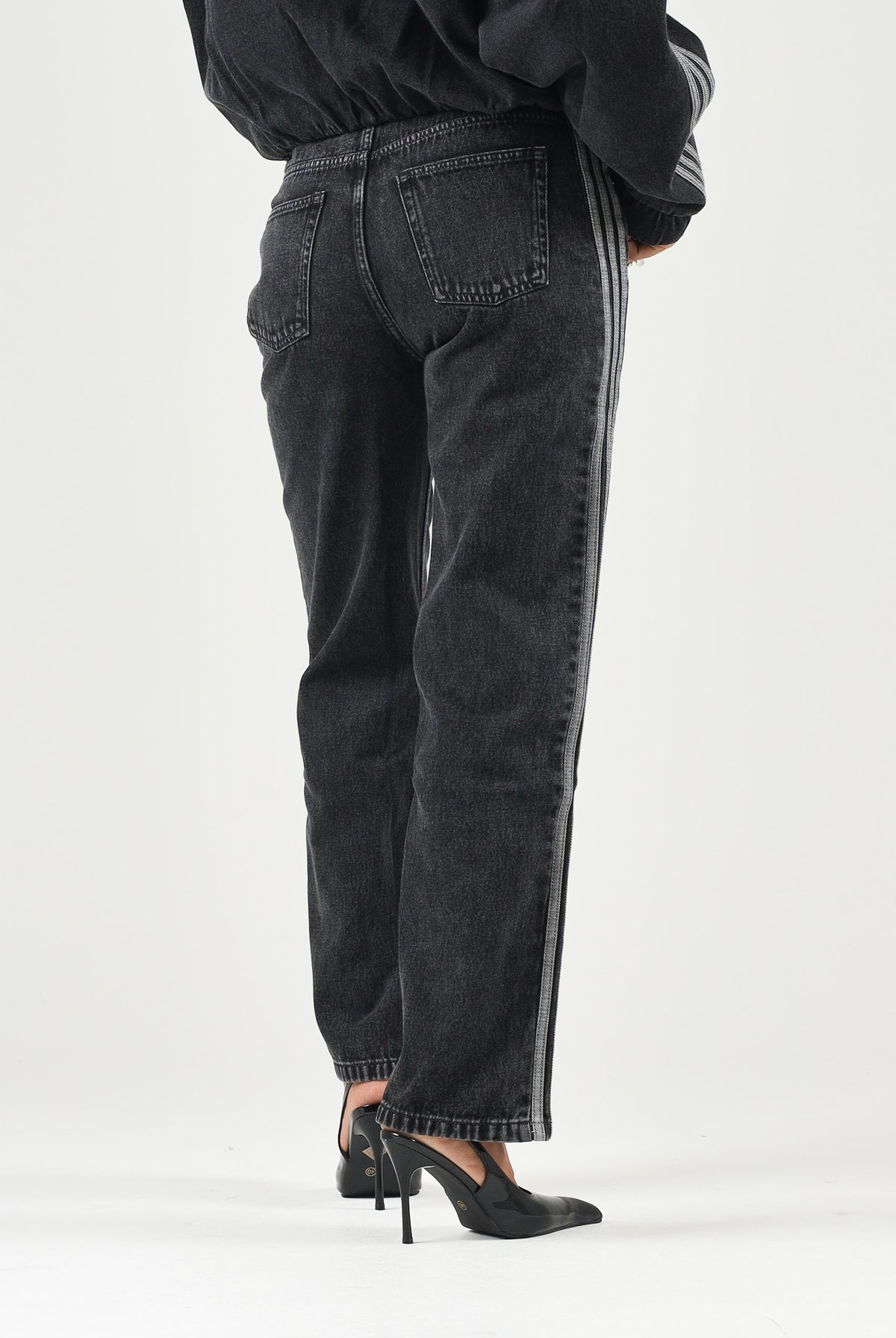 ADIDAS ORIGINALS Jeans FIREBIRD MID RISE STRAIGHT nero da donna con iconiche 3-Stripes laterali. KQ6488 . ADIDAS ORIGINALS