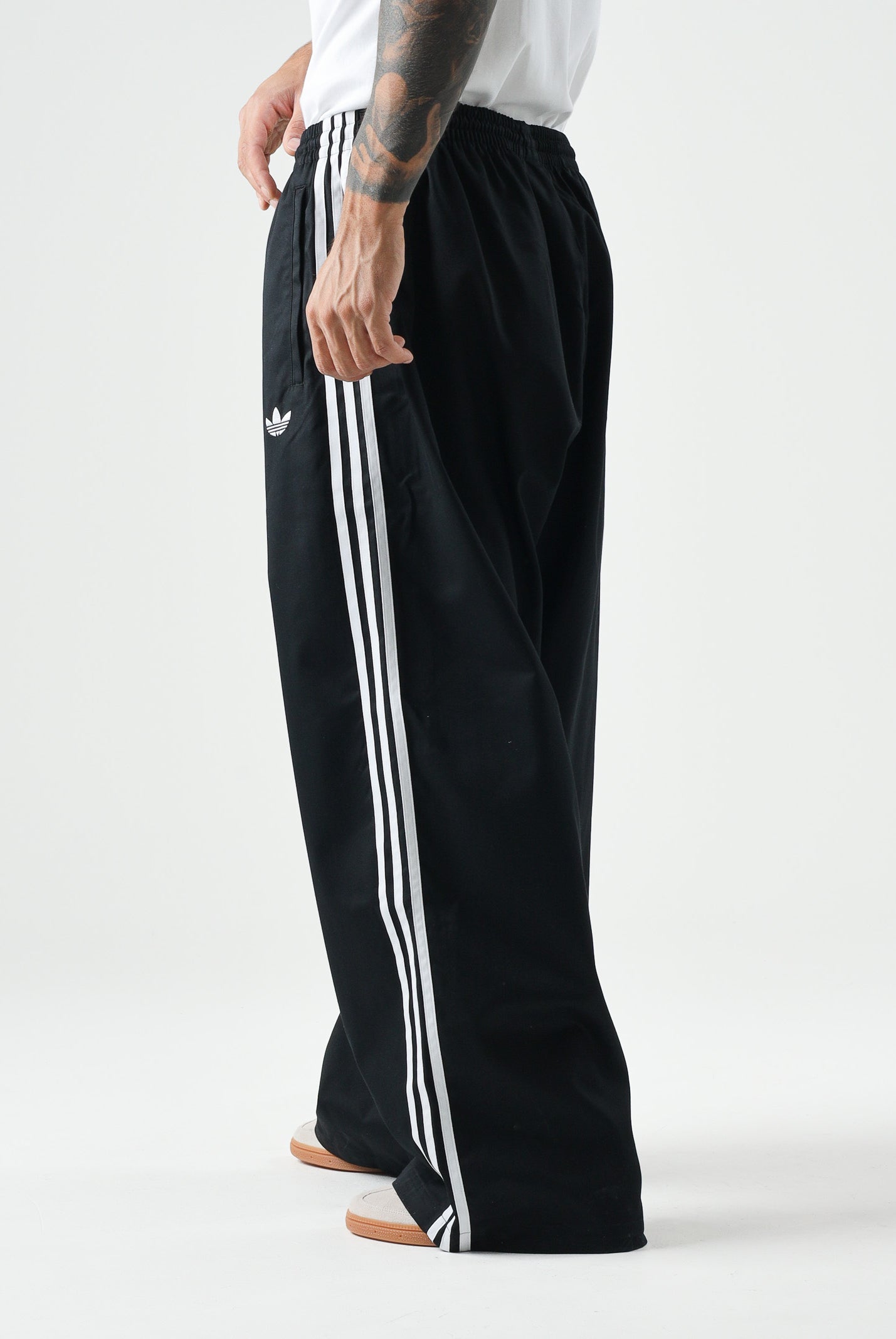 ADIDAS ORIGINALS pantaloni sportivi Adicolor SST Cotton Twill Pants black nero uomo. KR1387 . ADIDAS ORIGINALS