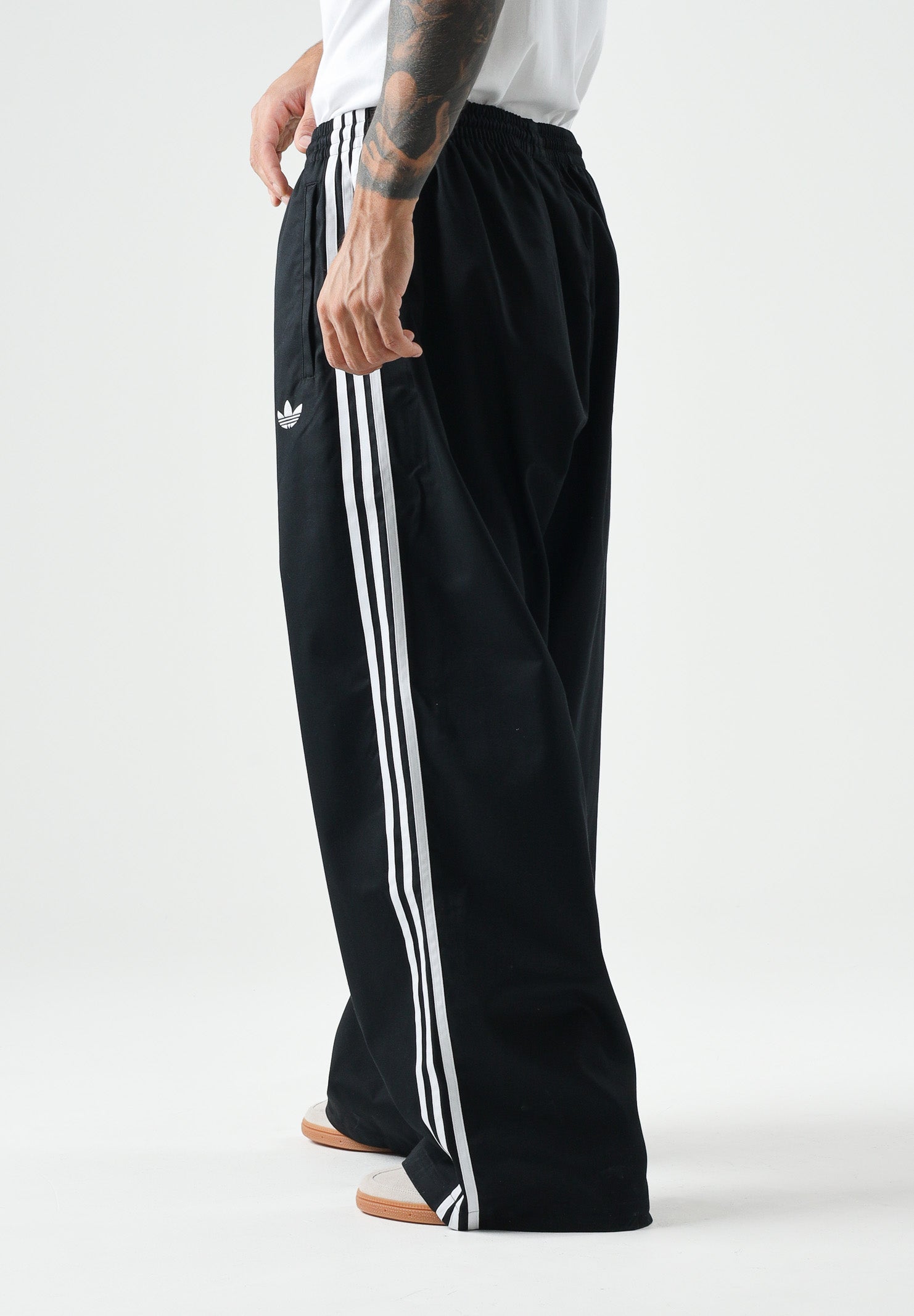 ADIDAS ORIGINALS pantaloni sportivi Adicolor SST Cotton Twill Pants black nero uomo. KR1387 . ADIDAS ORIGINALS